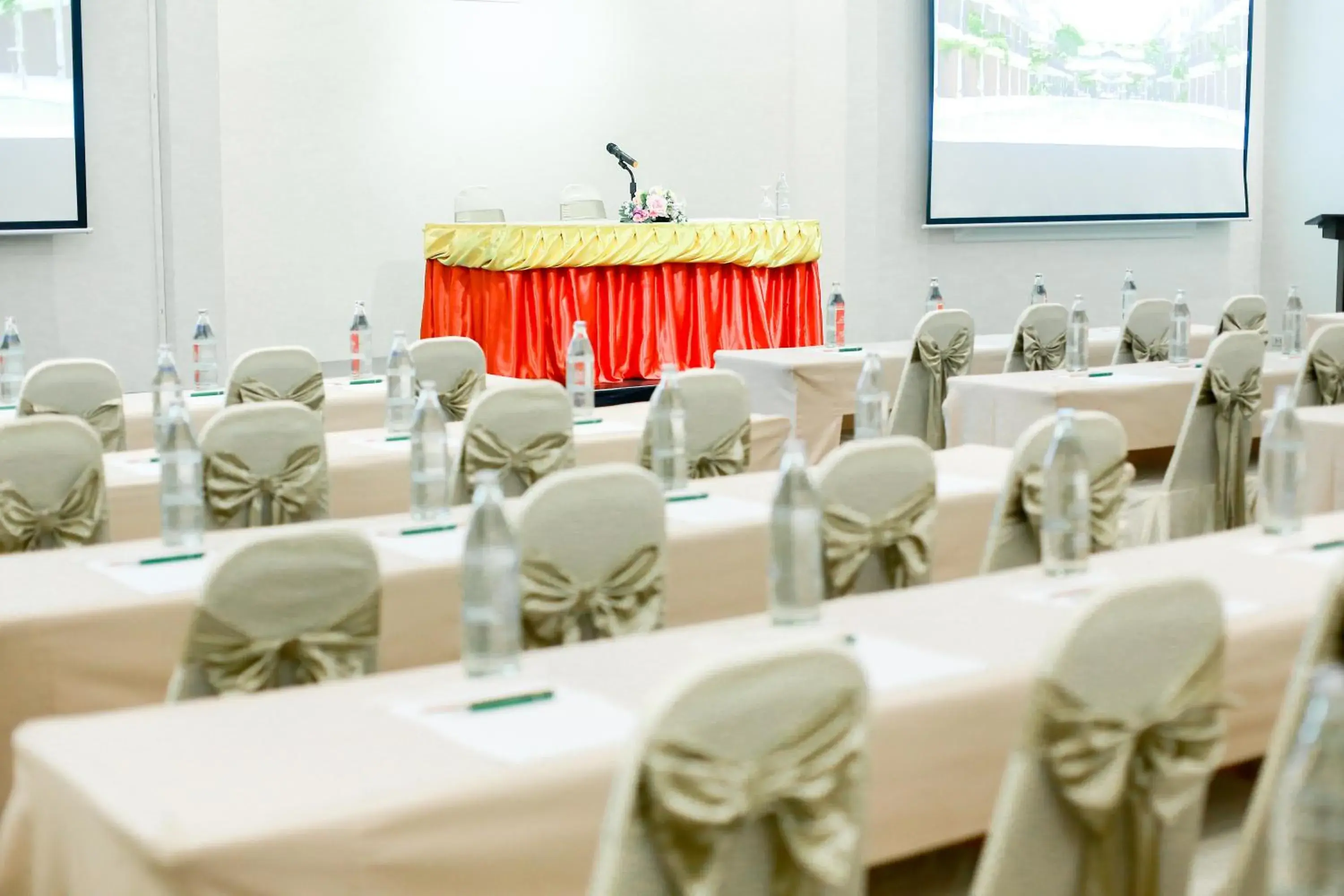 Business Area/Conference Room in Summer Tree Hotel