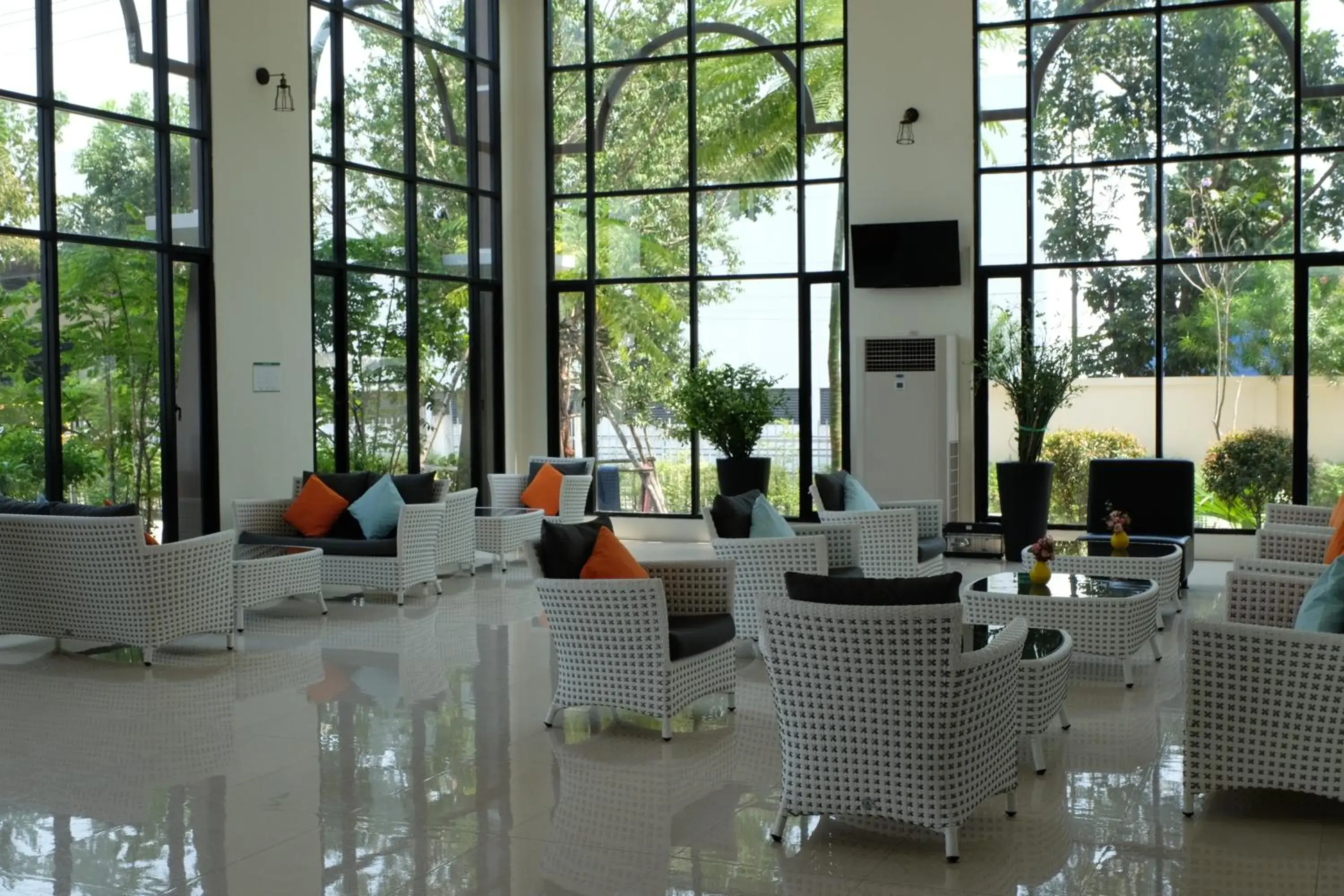 Lobby or reception, Restaurant/Places to Eat in Summer Tree Hotel