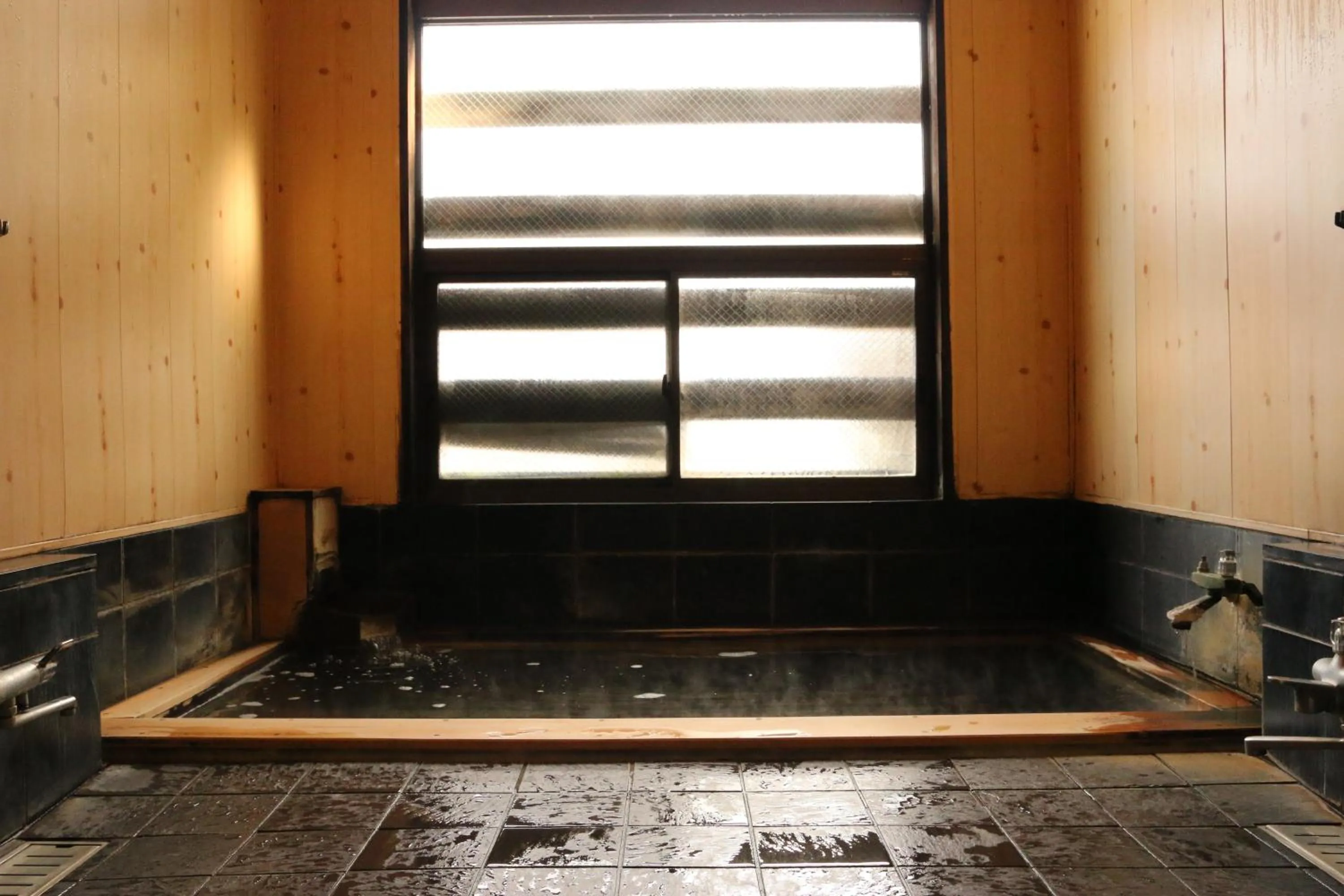 Public Bath in Takasagoya Ryokan