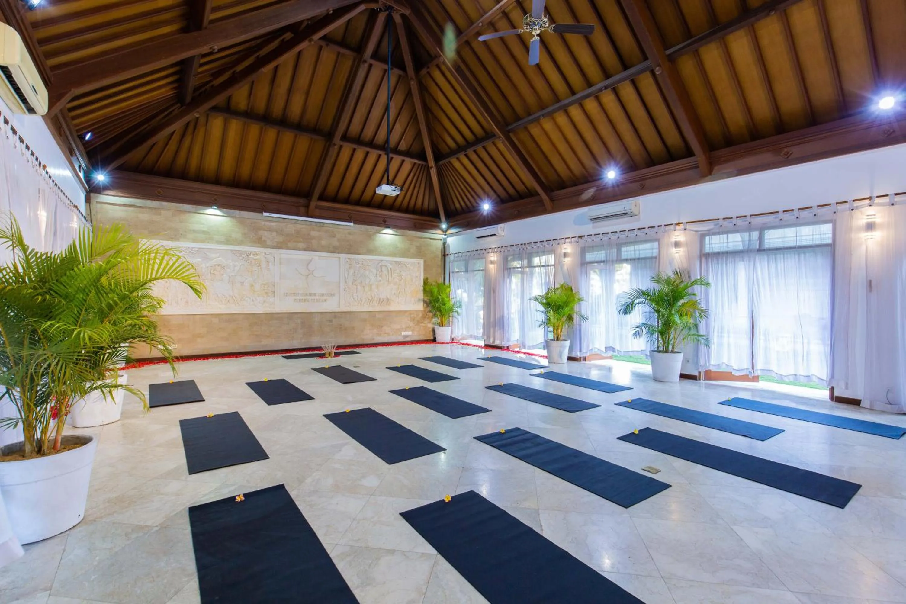 Area and facilities in Vision Villa Resort