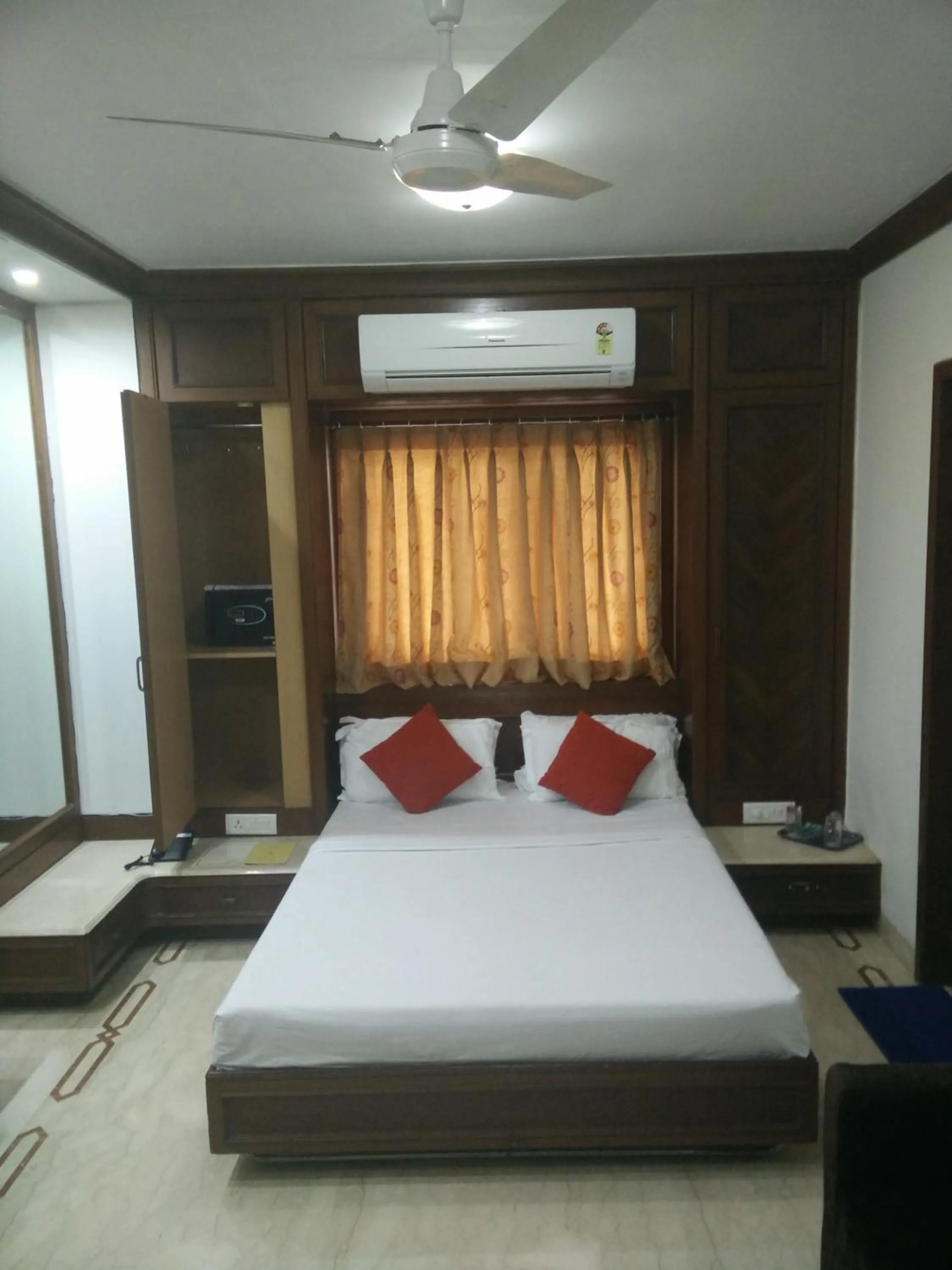 Photo of the whole room, Bed in Strand Hotel, Colaba - A Seafront property