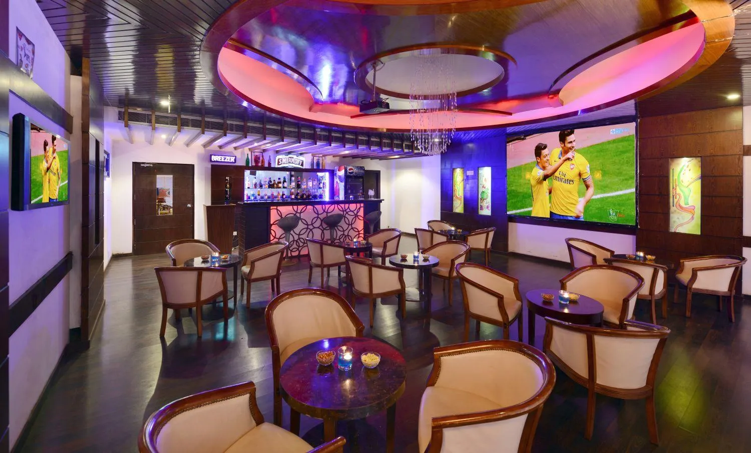 Restaurant/places to eat in Keshav Clarks Inn Gadag