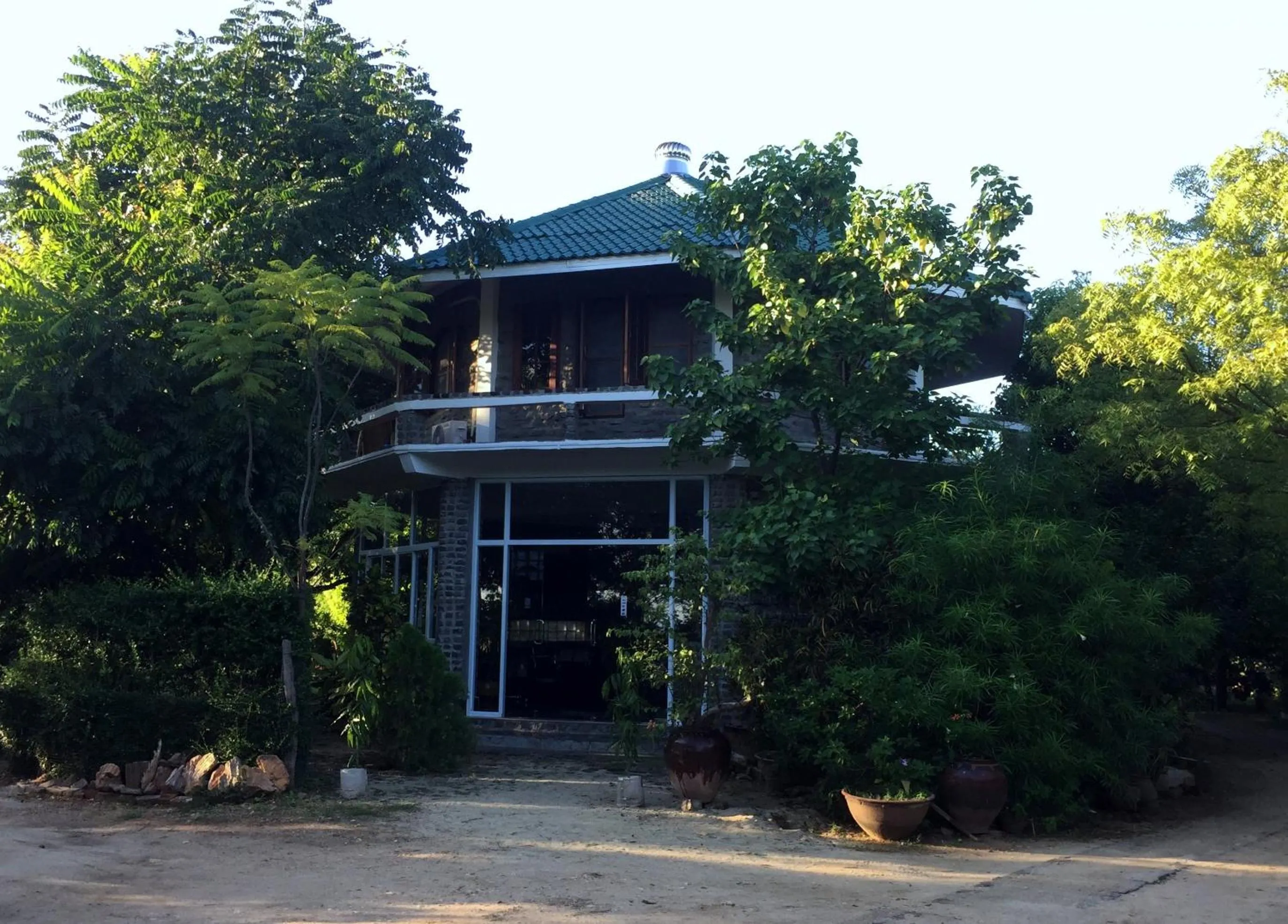 Communal lounge/ TV room in Lei Thar Gone Guest House