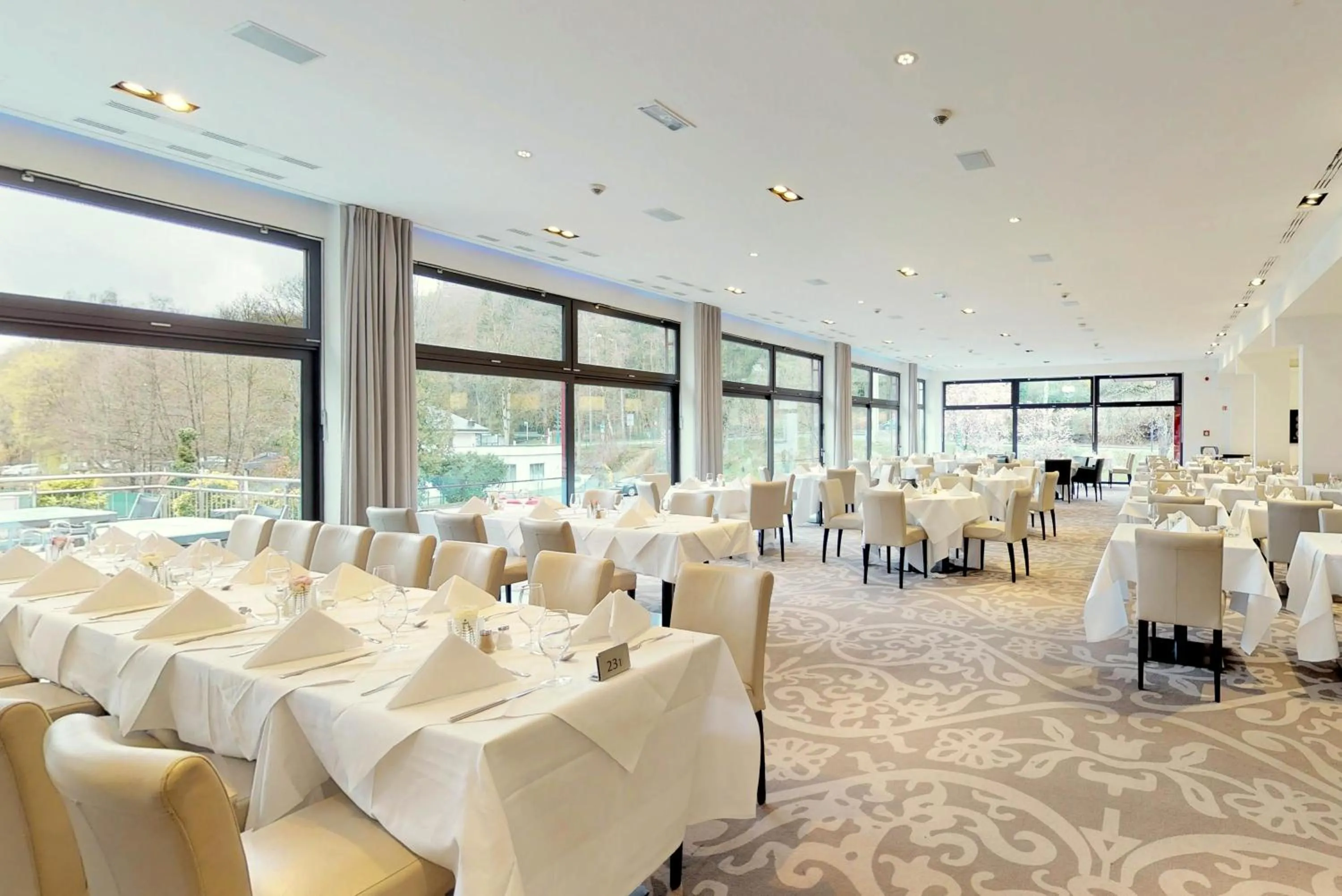 Restaurant/places to eat in Parc Hotel Alvisse