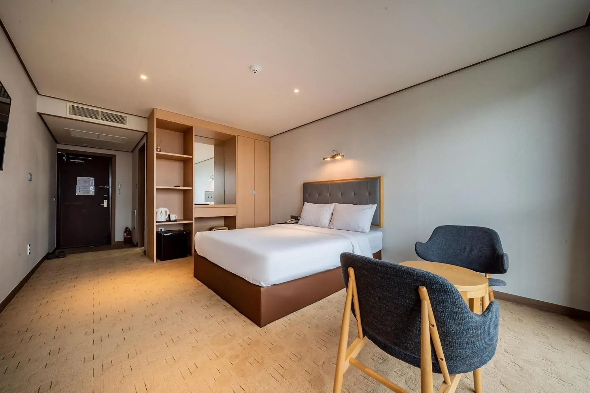 Photo of the whole room, Bed in Sunrise Hotel Seongsan Photo of the whole room, Bed in Sunrise Hotel Seongsan