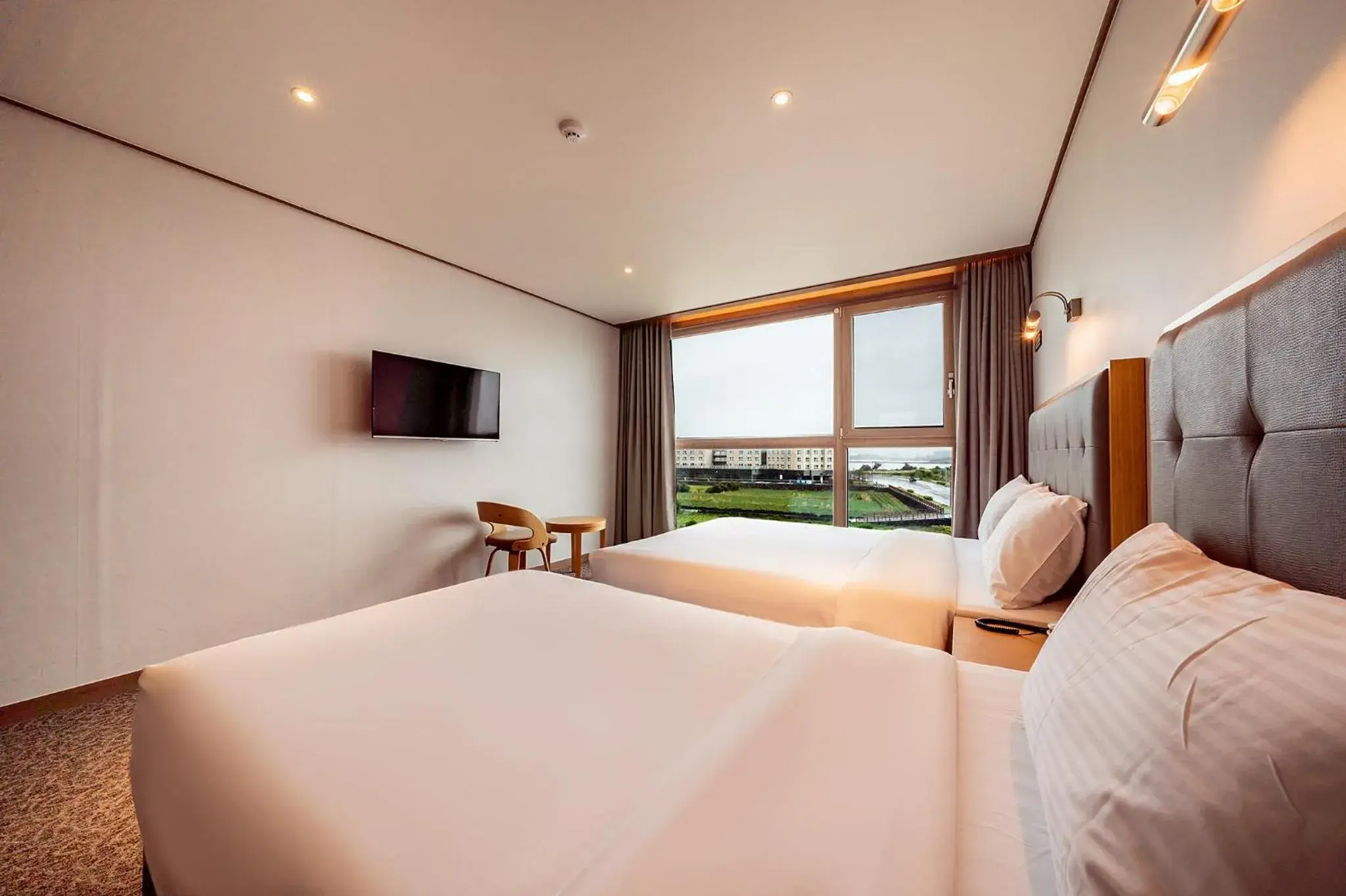 Photo of the whole room, Bed in Sunrise Hotel Seongsan Photo of the whole room, Bed in Sunrise Hotel Seongsan