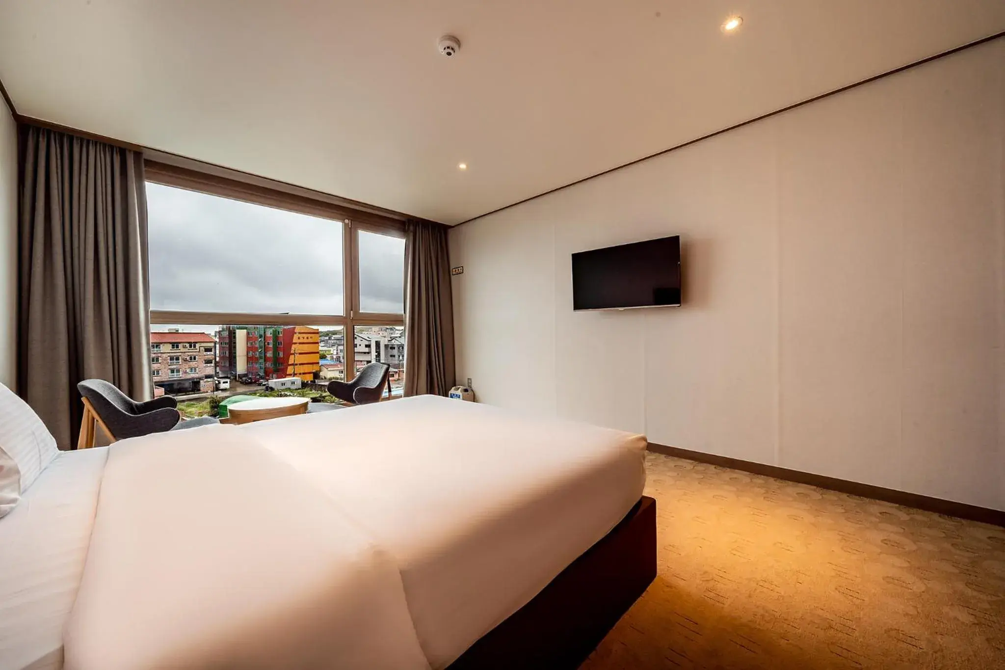 Photo of the whole room, Bed in Sunrise Hotel Seongsan Photo of the whole room, Bed in Sunrise Hotel Seongsan