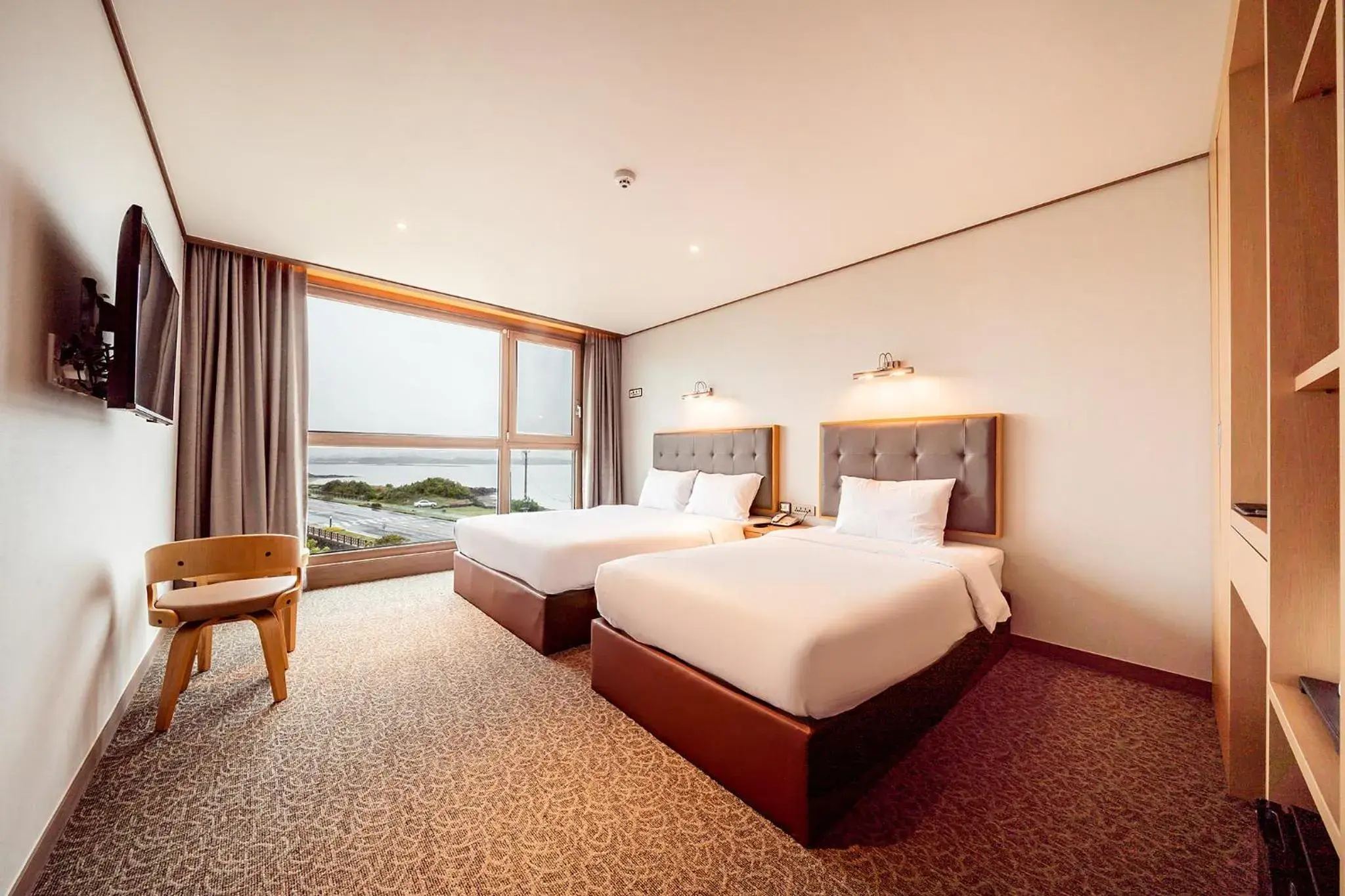 Photo of the whole room, Bed in Sunrise Hotel Seongsan Photo of the whole room, Bed in Sunrise Hotel Seongsan