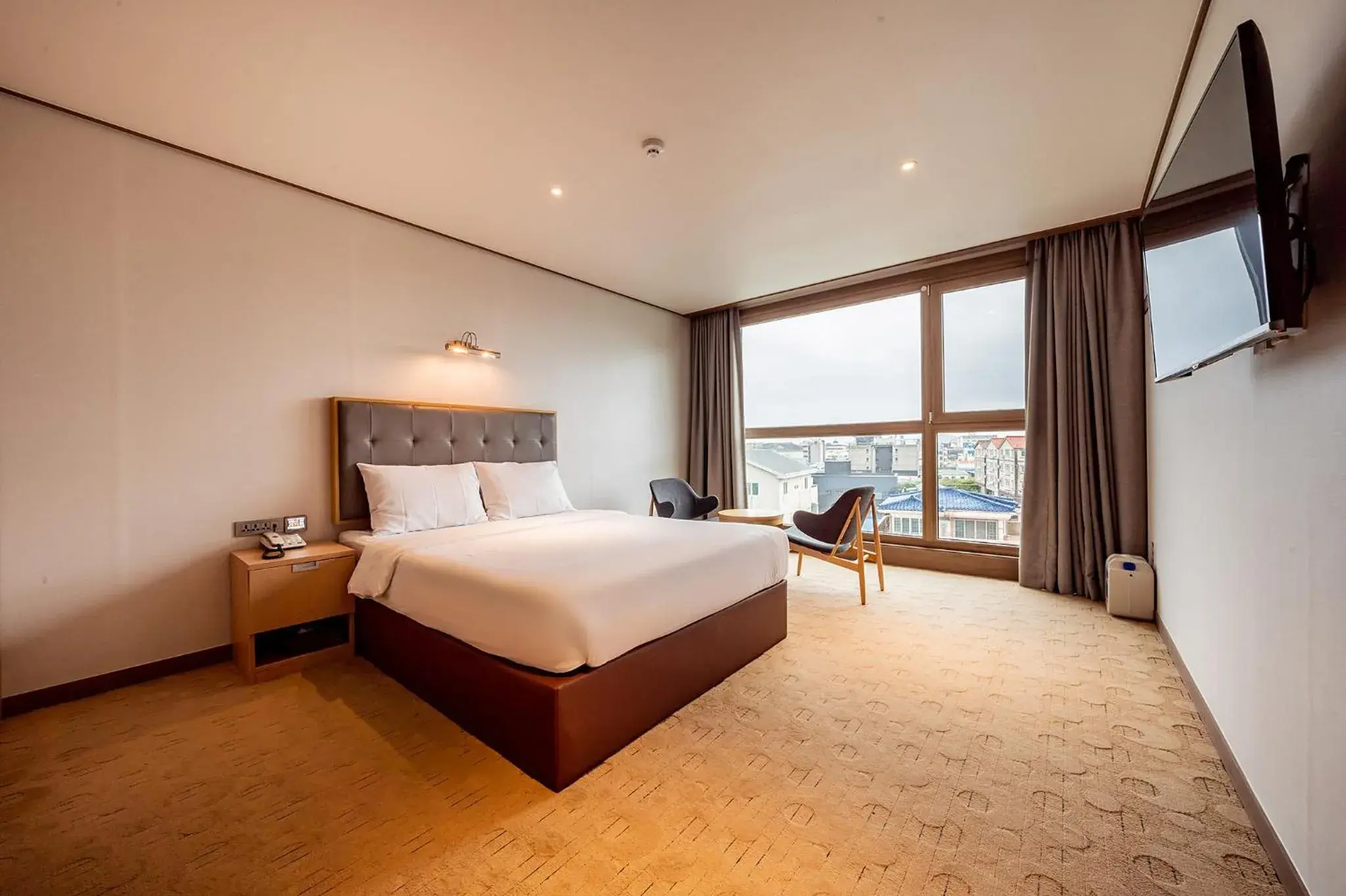 Photo of the whole room, Bed in Sunrise Hotel Seongsan Photo of the whole room, Bed in Sunrise Hotel Seongsan