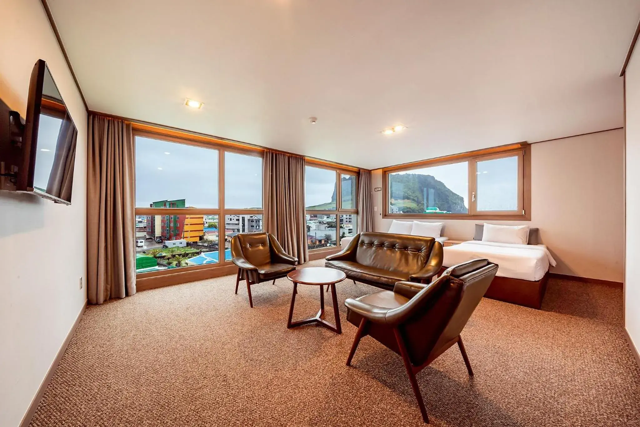 Photo of the whole room, Bed in Sunrise Hotel Seongsan Photo of the whole room, Bed in Sunrise Hotel Seongsan