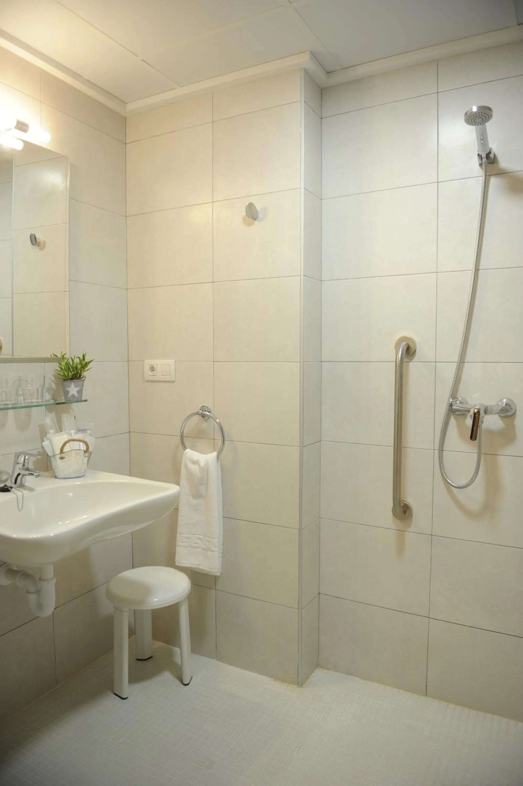 Shower in La City Mercado