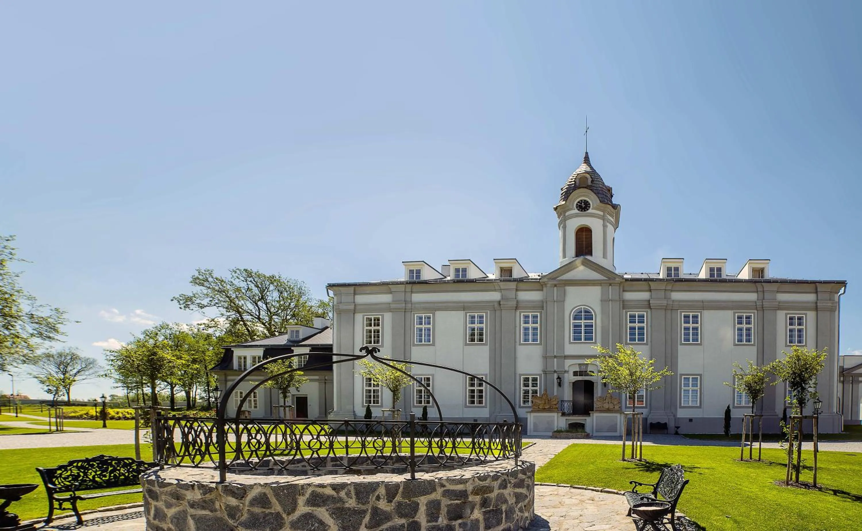 Facade/entrance in Hotel Panství Dlouhá Lhota