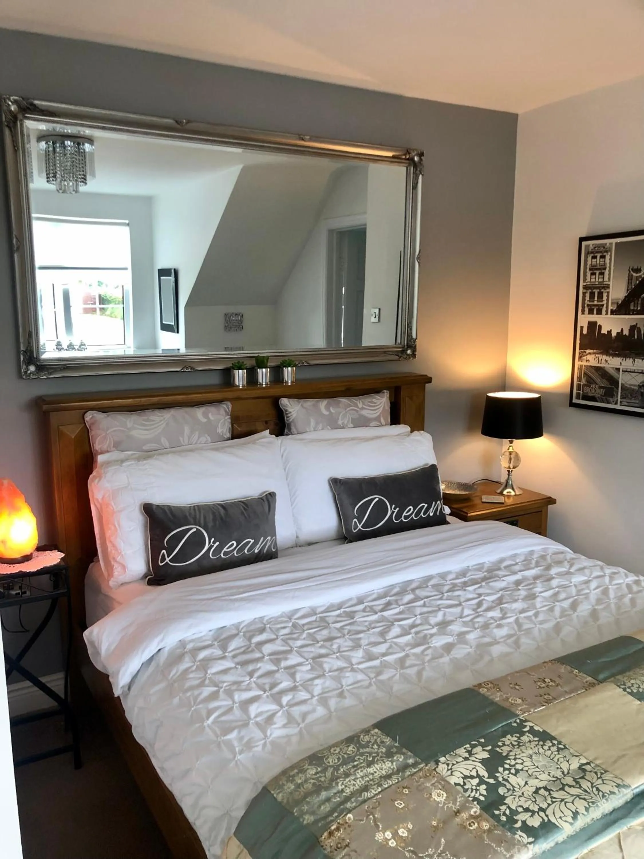 Bed in Woodleigh Lodge