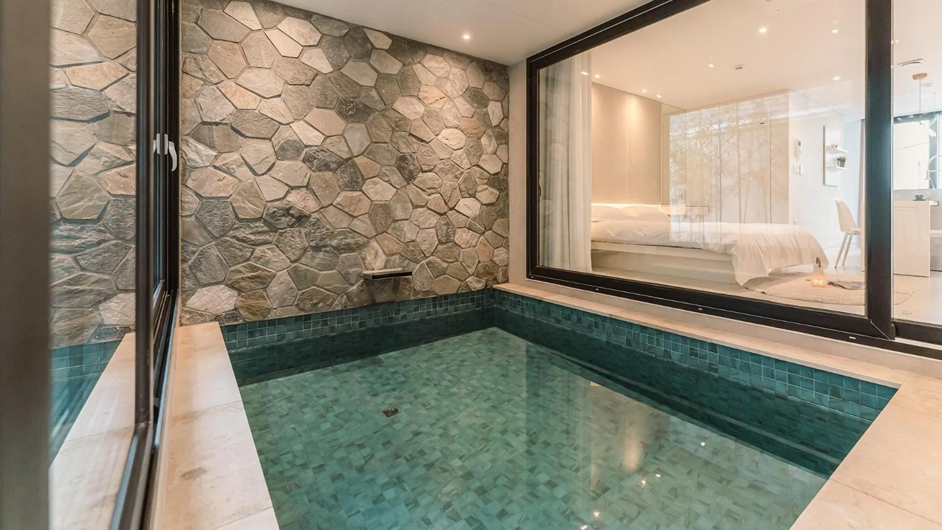 Swimming pool in Albescent Poolvilla