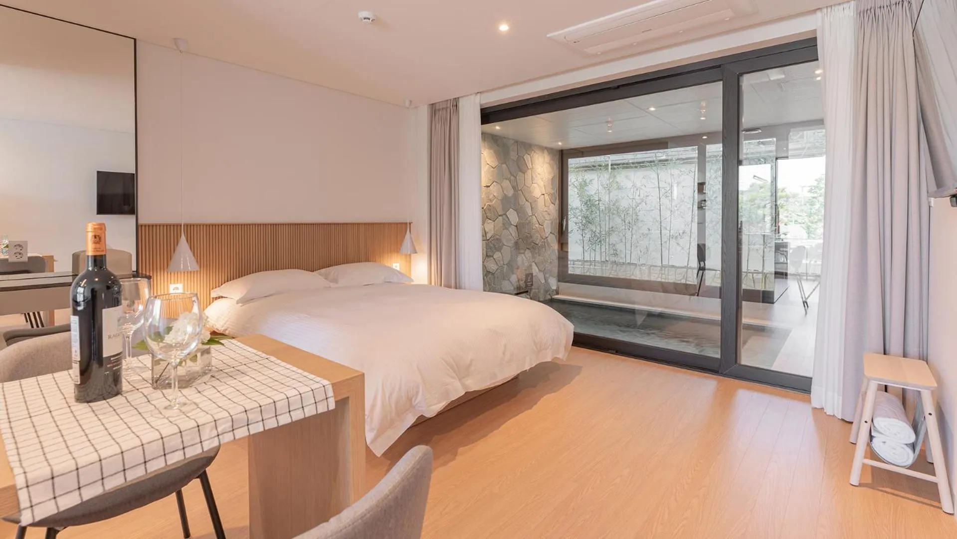 Bed in Albescent Poolvilla