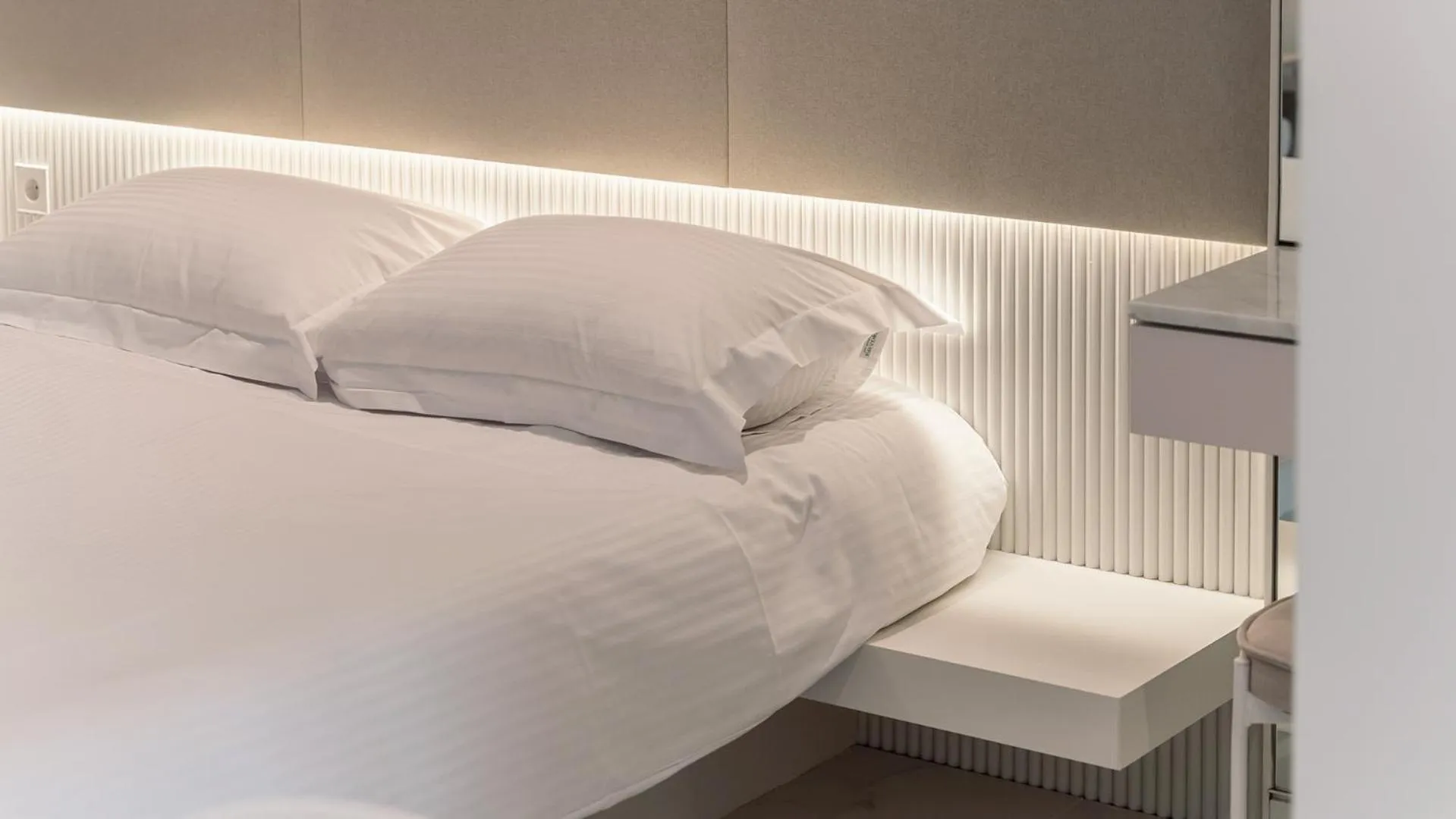 Bed in Albescent Poolvilla