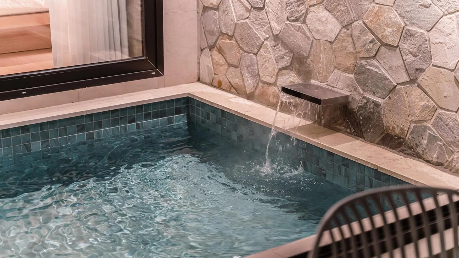 Swimming pool in Albescent Poolvilla