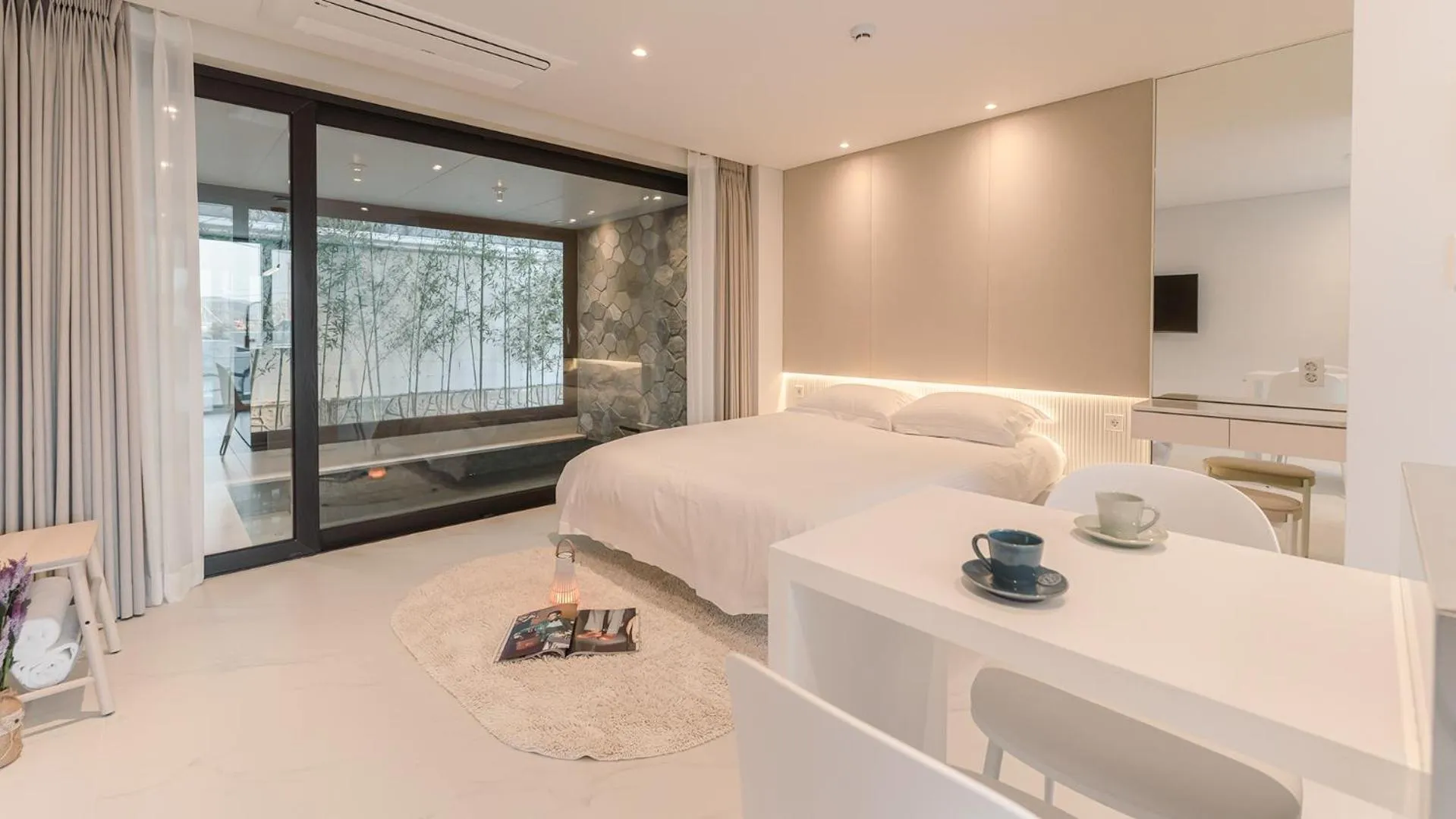 Bed in Albescent Poolvilla