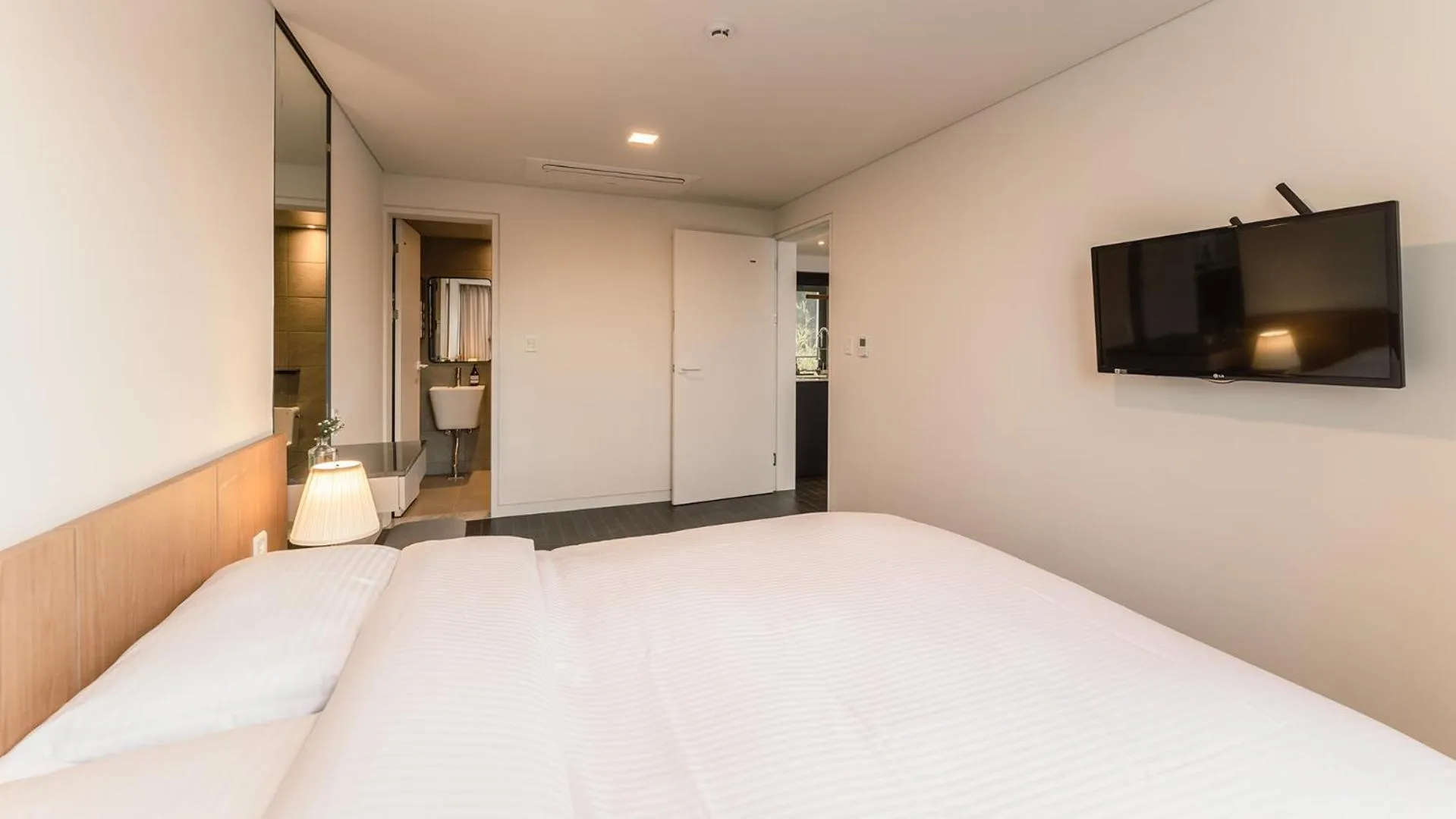 Bed in Albescent Poolvilla