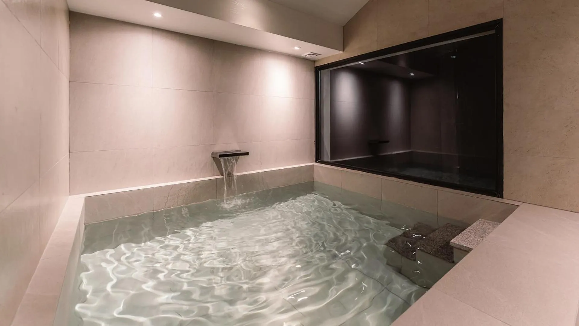 Swimming pool in Albescent Poolvilla