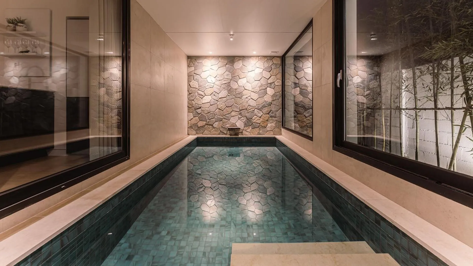 Swimming pool in Albescent Poolvilla