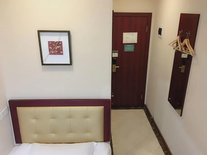 Bed in GreenTree Inn Shanghai Outlets National Convention Centre XuLe Road Shell Hotel