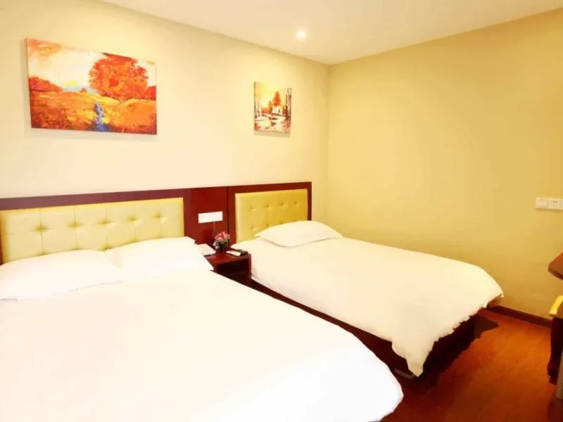 Bed in GreenTree Inn Shanghai Outlets National Convention Centre XuLe Road Shell Hotel