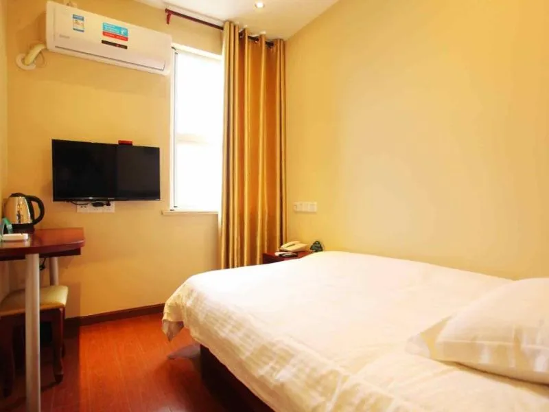 Bed in GreenTree Inn Shanghai Outlets National Convention Centre XuLe Road Shell Hotel