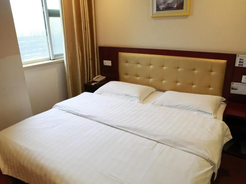 Bed in GreenTree Inn Shanghai Outlets National Convention Centre XuLe Road Shell Hotel