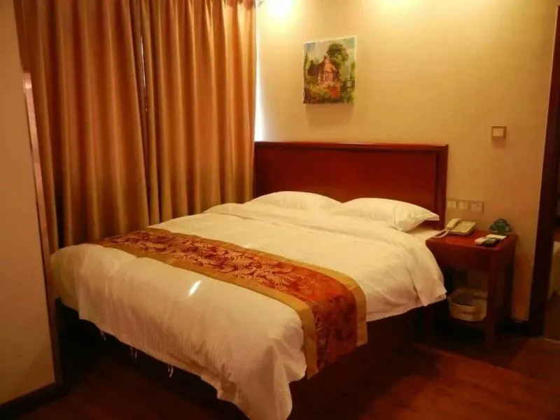 Bed in GreenTree Inn HeNan ZhuMaDian YiCheng Weisi Road Business Road