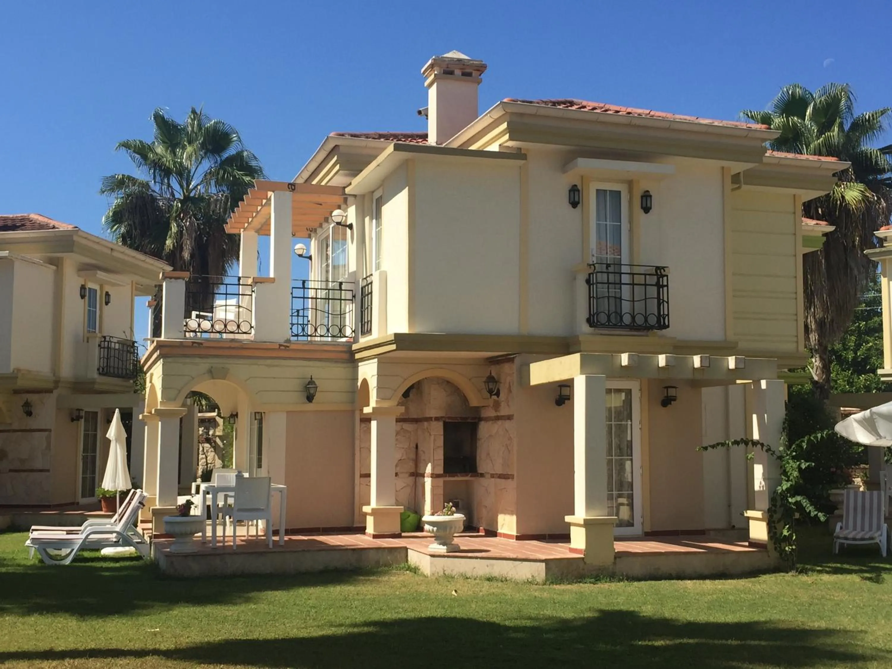 Property building in VillaMel