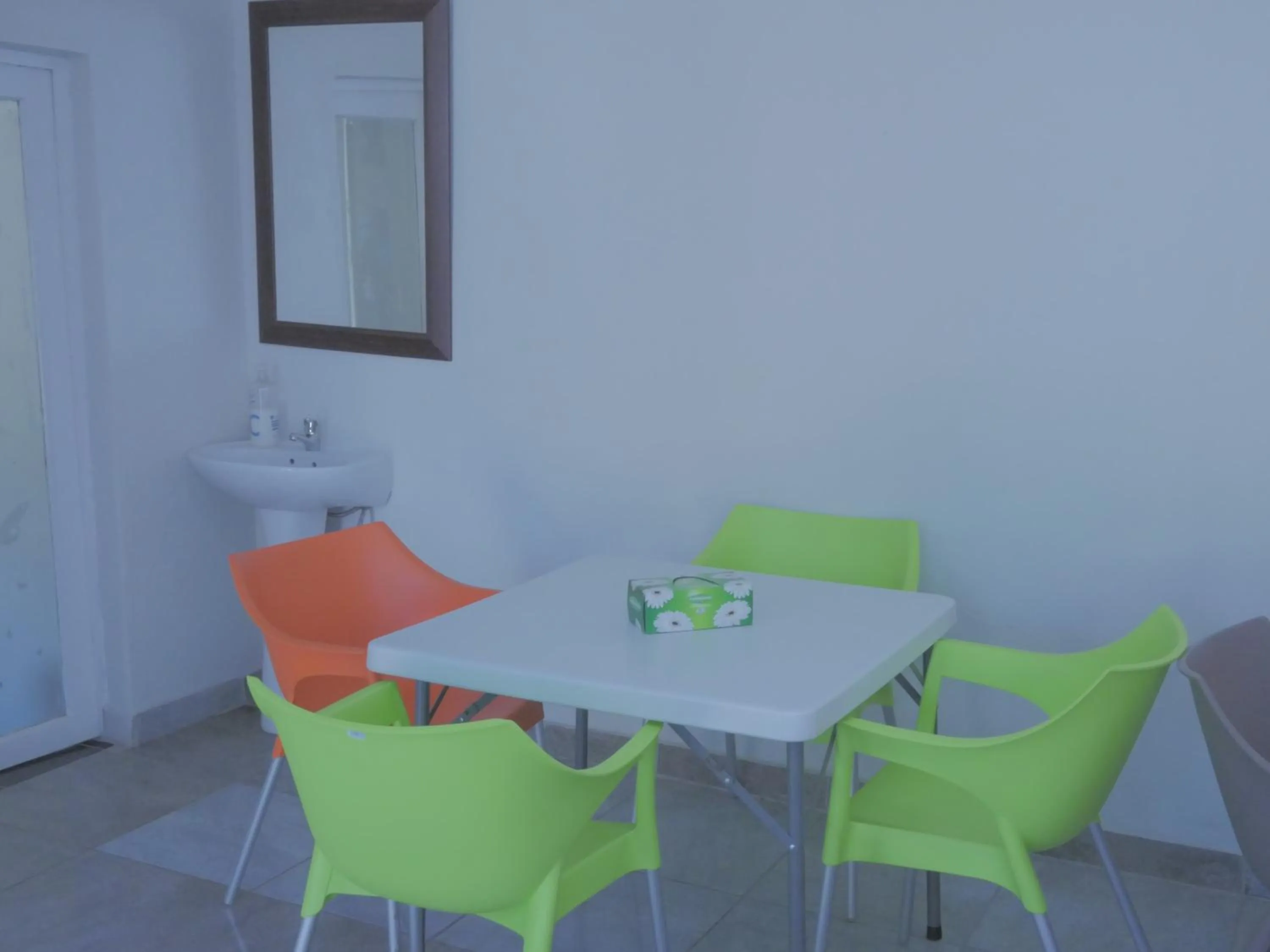 Restaurant/places to eat in Valley Guest House