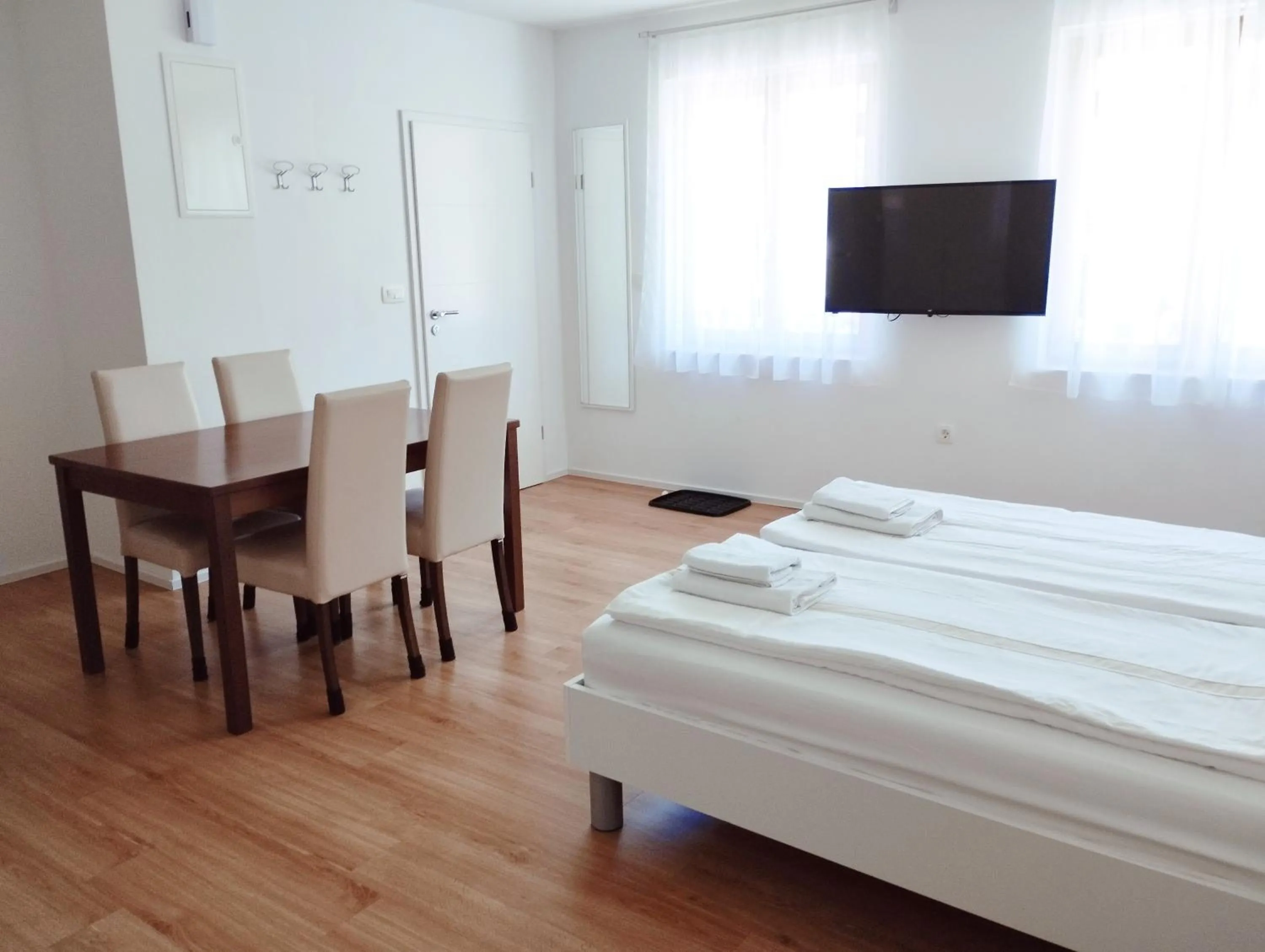TV and multimedia, Bed in Apartments Wallas