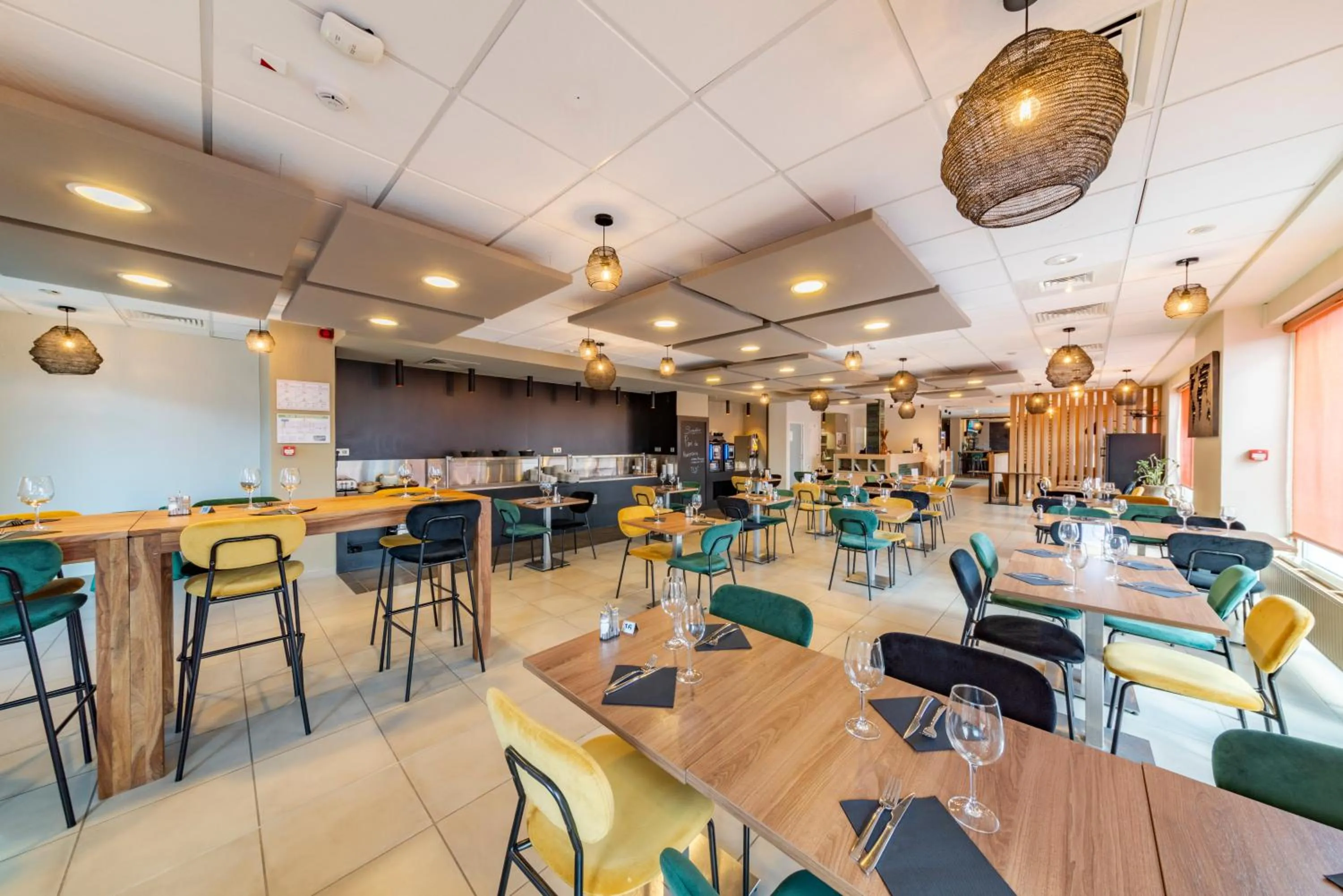 Restaurant/places to eat in Mandarina Hotel Luxembourg Airport