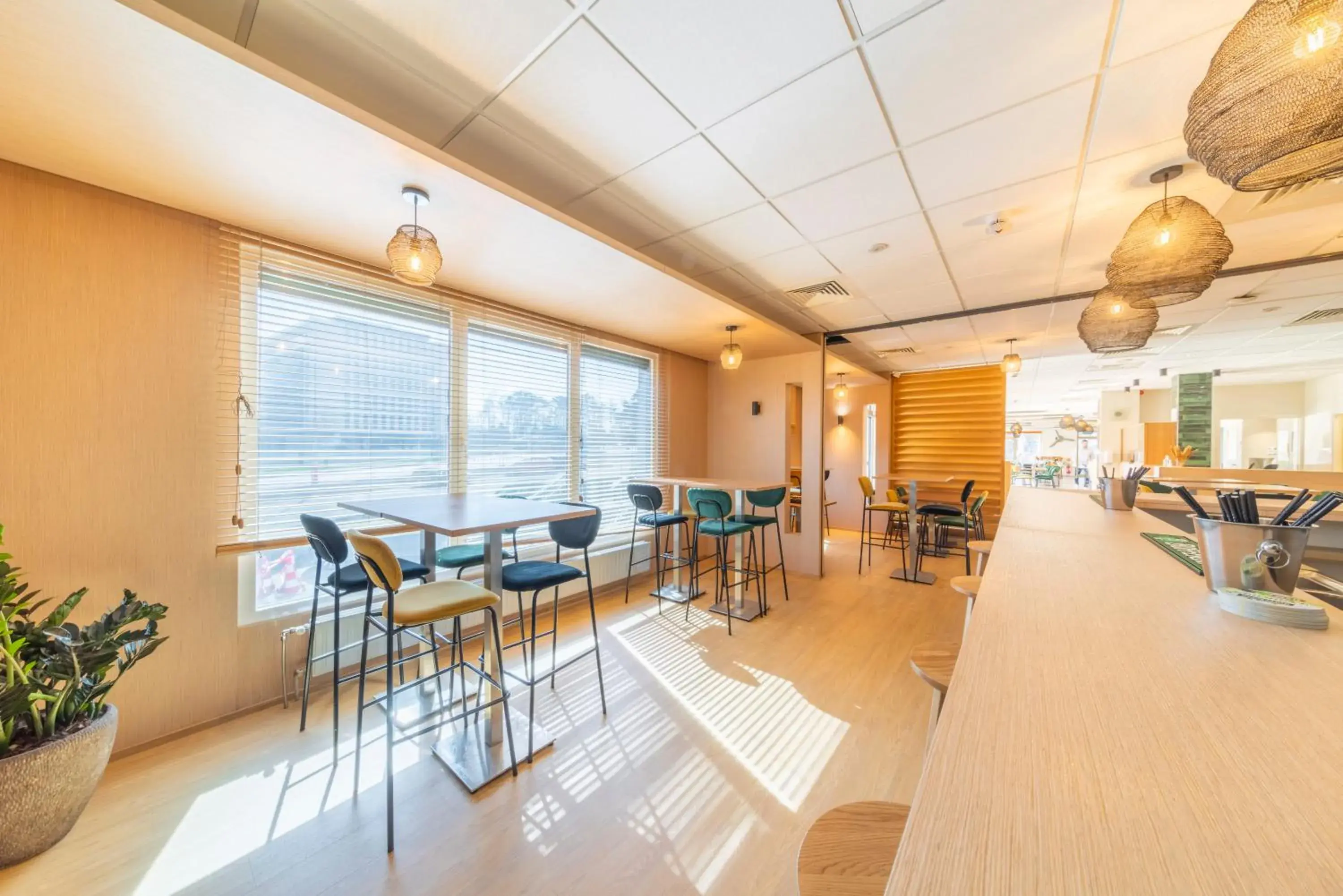 Lounge or bar in Mandarina Hotel Luxembourg Airport Lounge or bar in Mandarina Hotel Luxembourg Airport