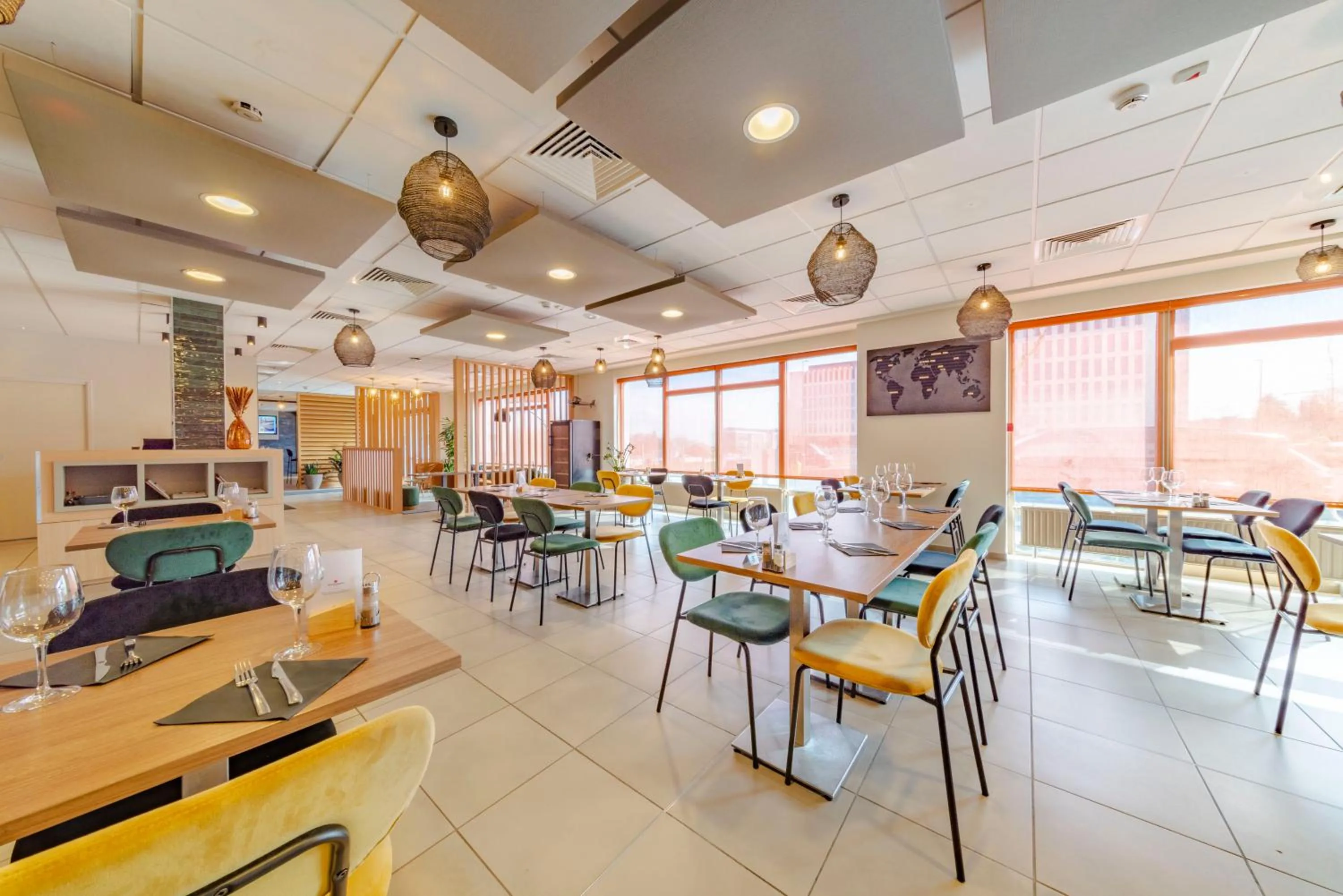 Restaurant/places to eat in Mandarina Hotel Luxembourg Airport