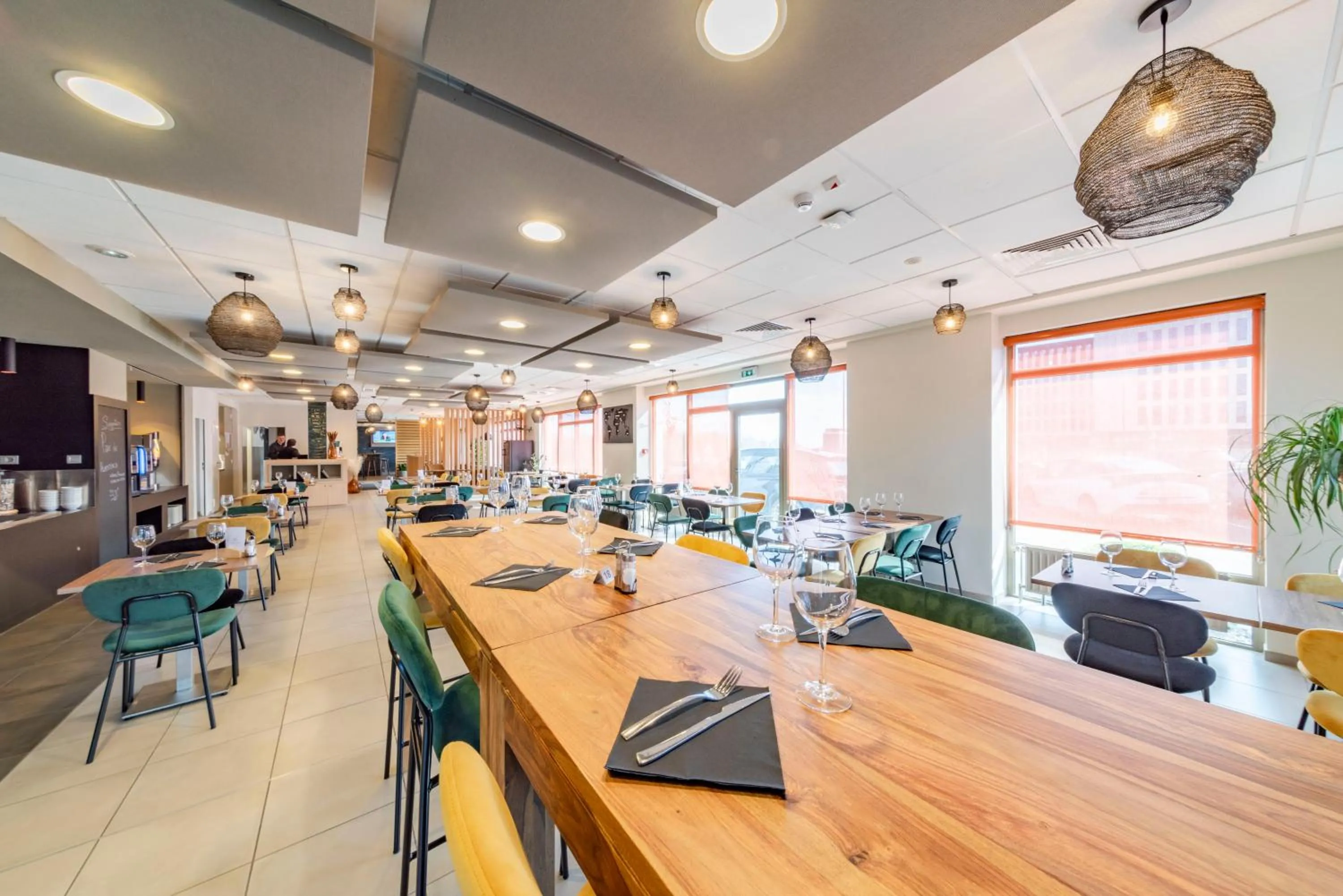 Restaurant/places to eat in Mandarina Hotel Luxembourg Airport