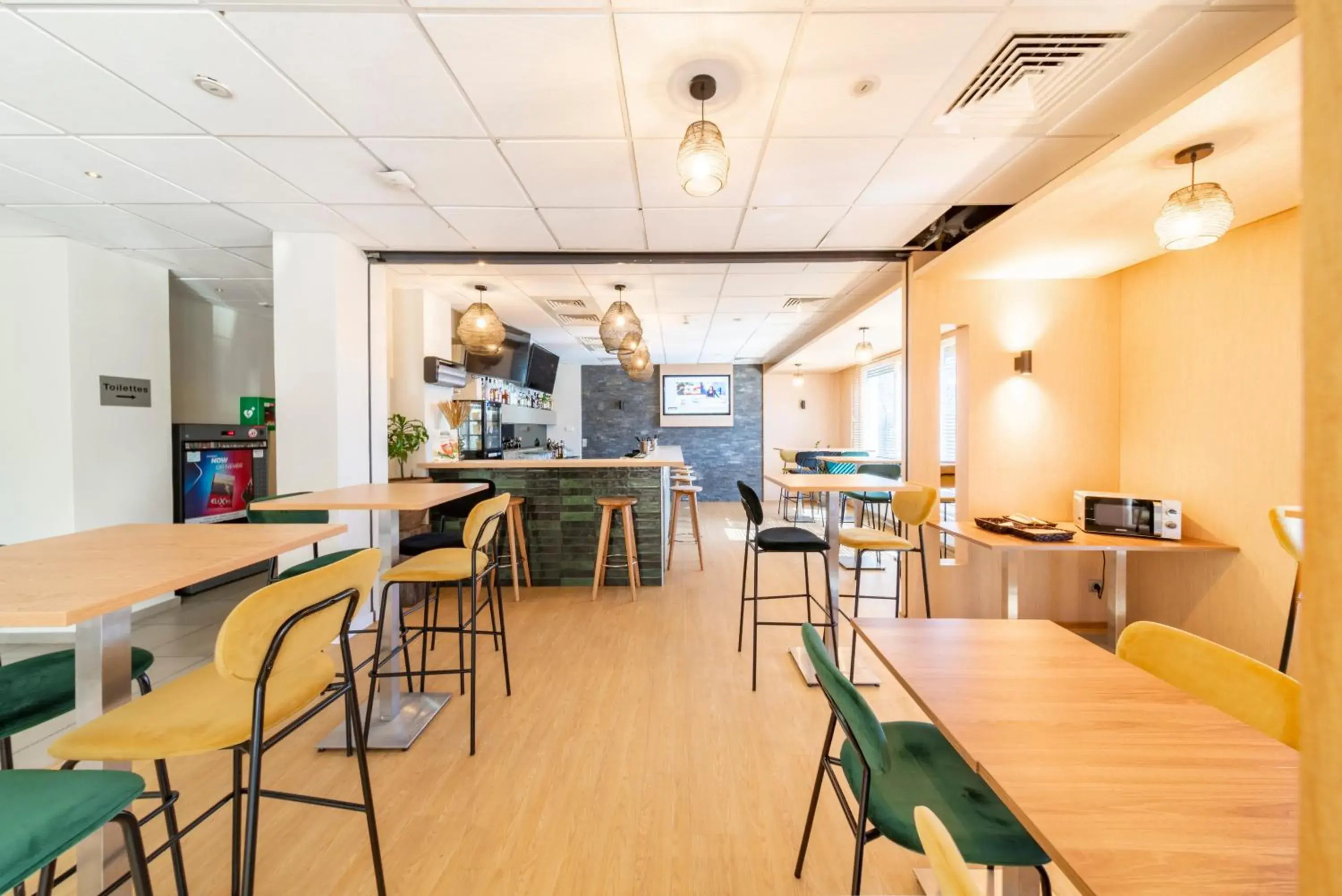 Lounge or bar in Mandarina Hotel Luxembourg Airport Lounge or bar in Mandarina Hotel Luxembourg Airport