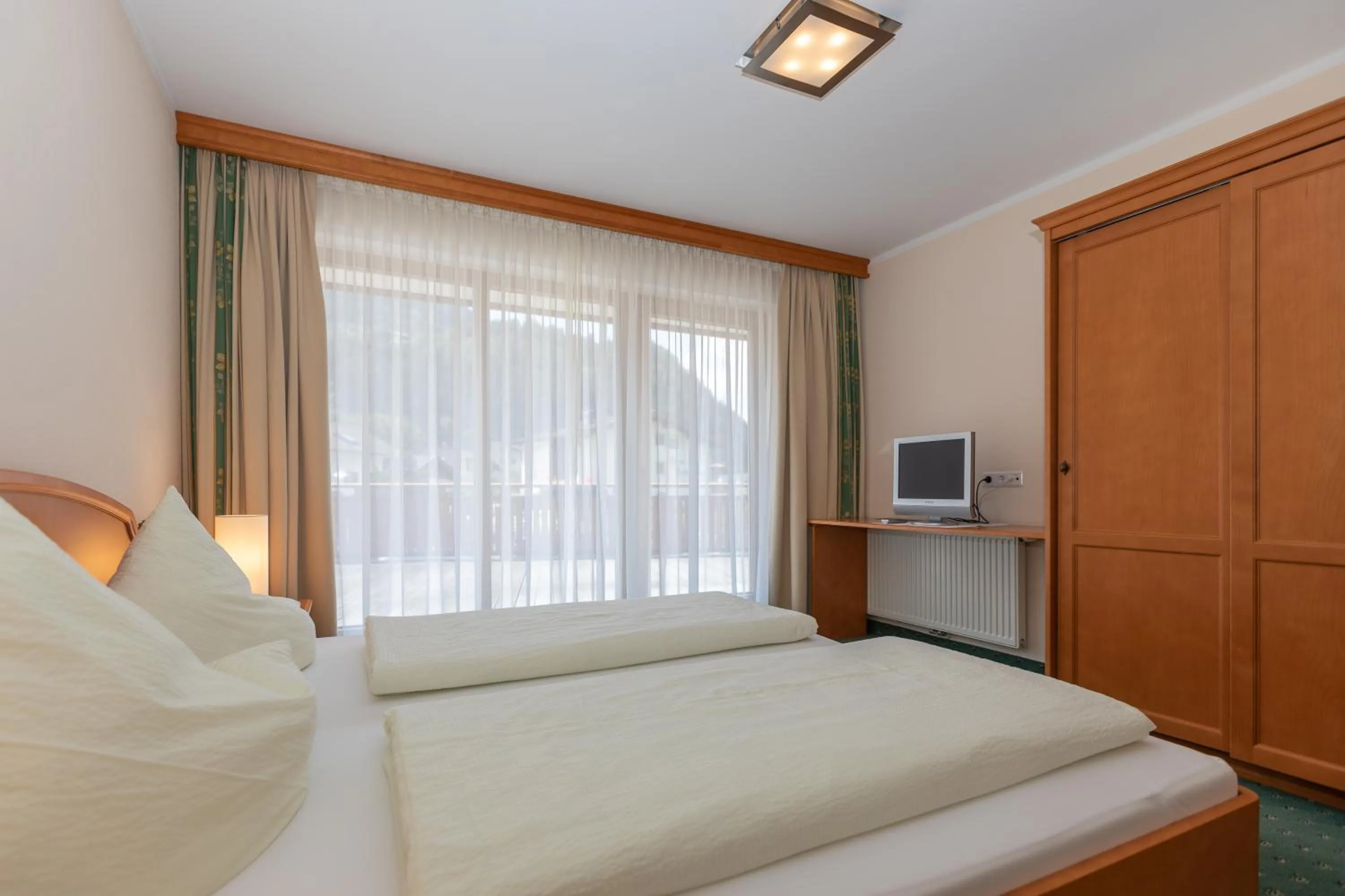 Bed in Hotel Garni Elisabeth
