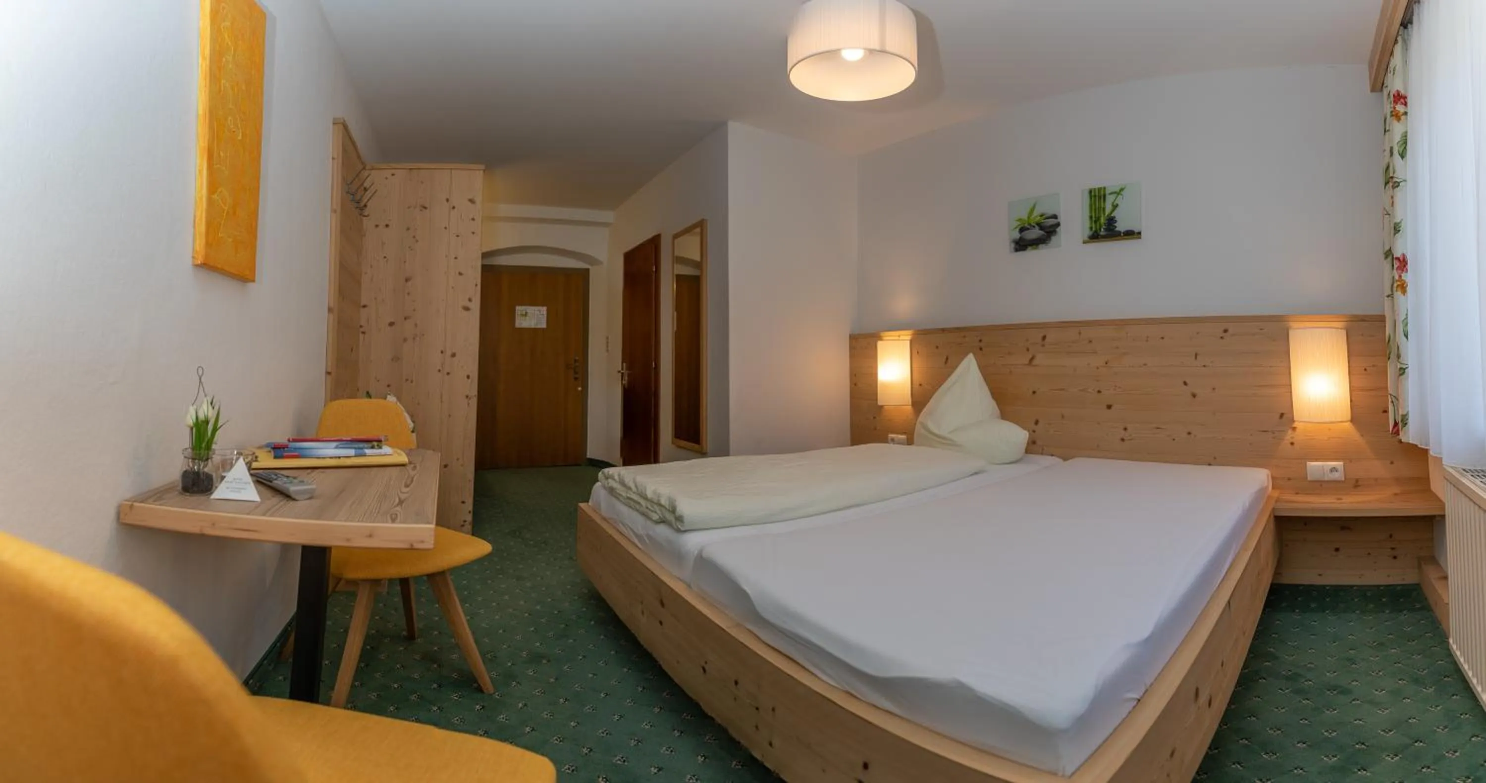 Bed in Hotel Garni Elisabeth