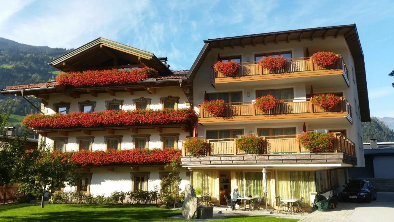 Facade/entrance in Hotel Garni Elisabeth