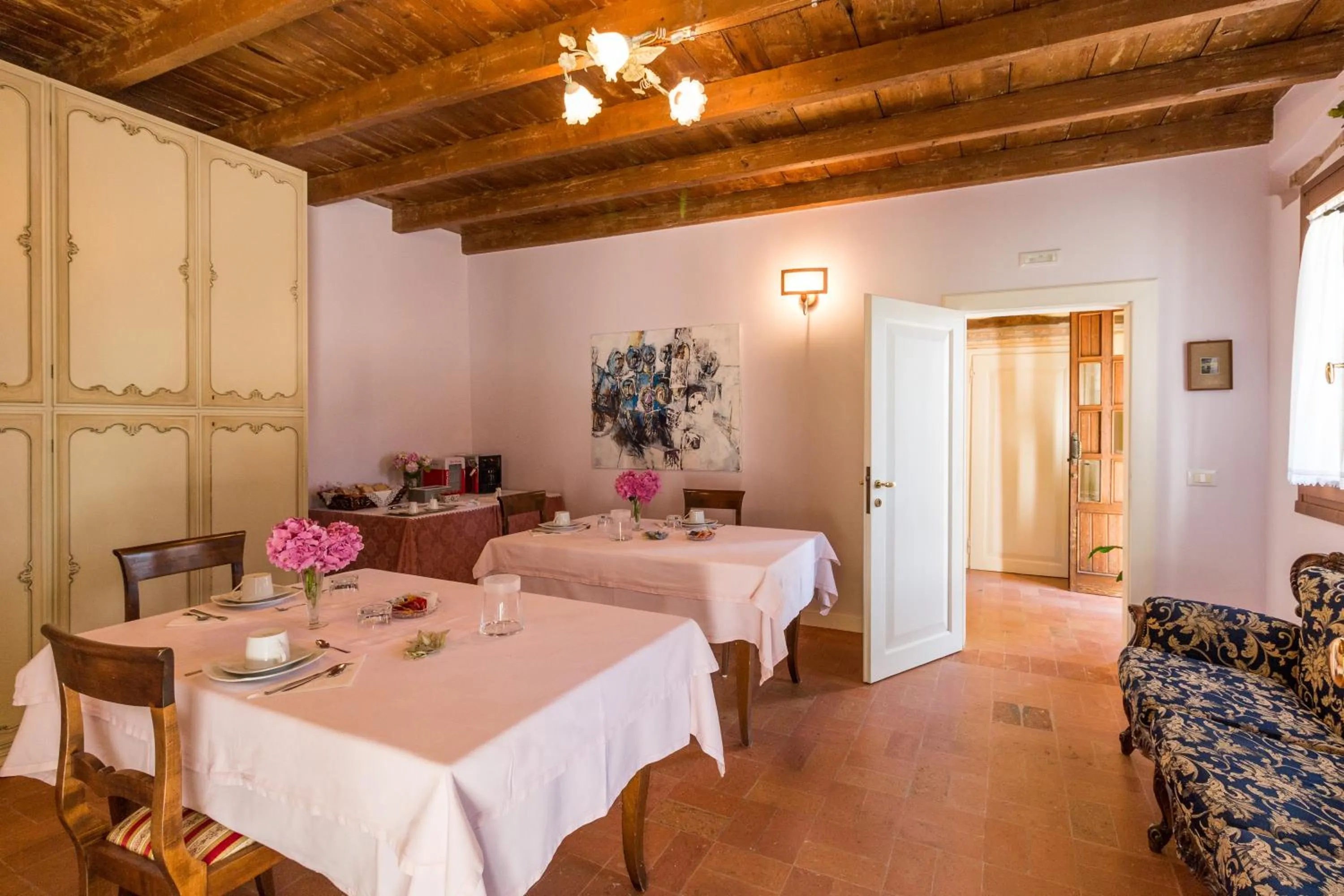 Communal lounge/ TV room in B&B in Valle