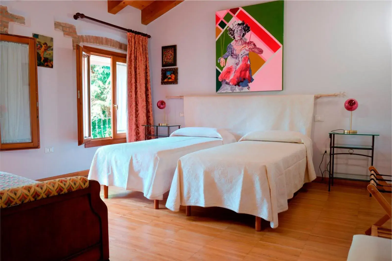 Large Double or Twin Room - single occupancy in B&B in Valle Large Double or Twin Room - single occupancy in B&B in Valle