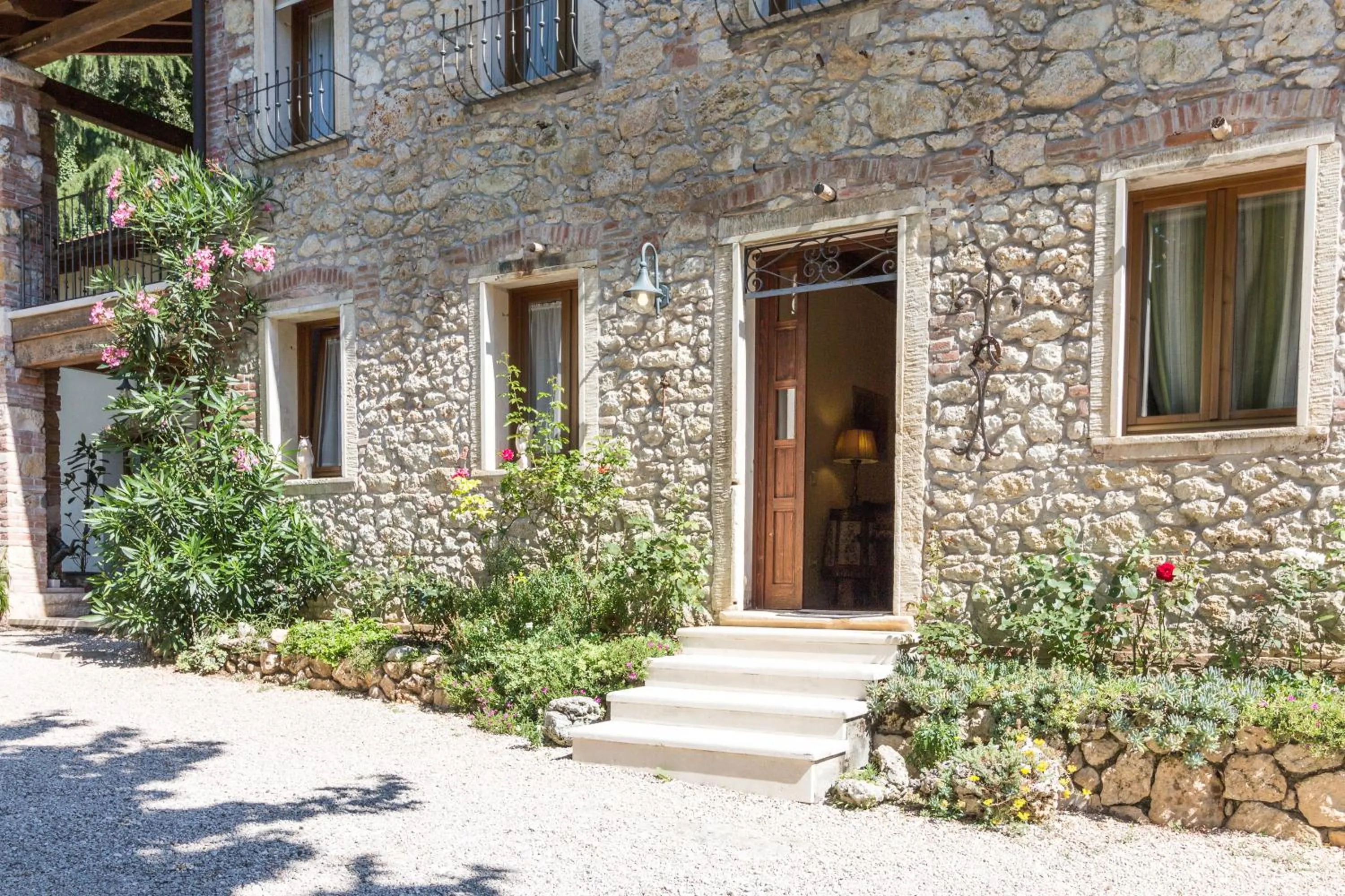 Facade/entrance in B&B in Valle