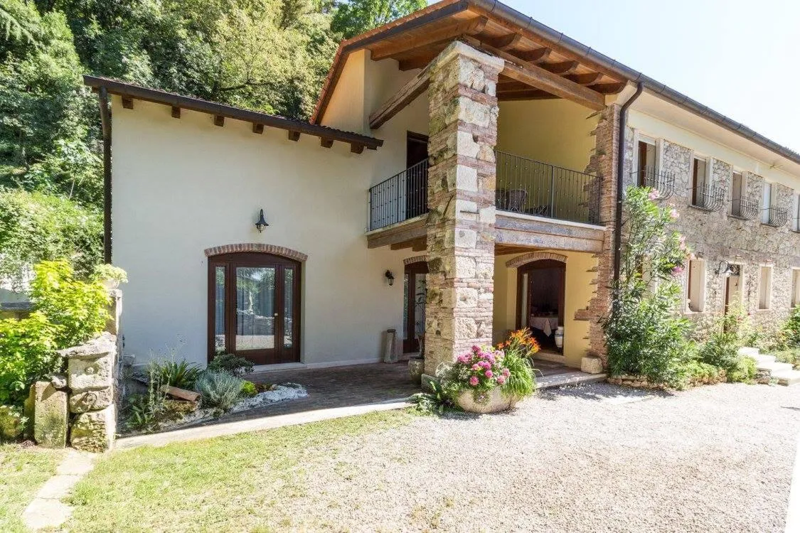 Facade/entrance in B&B in Valle