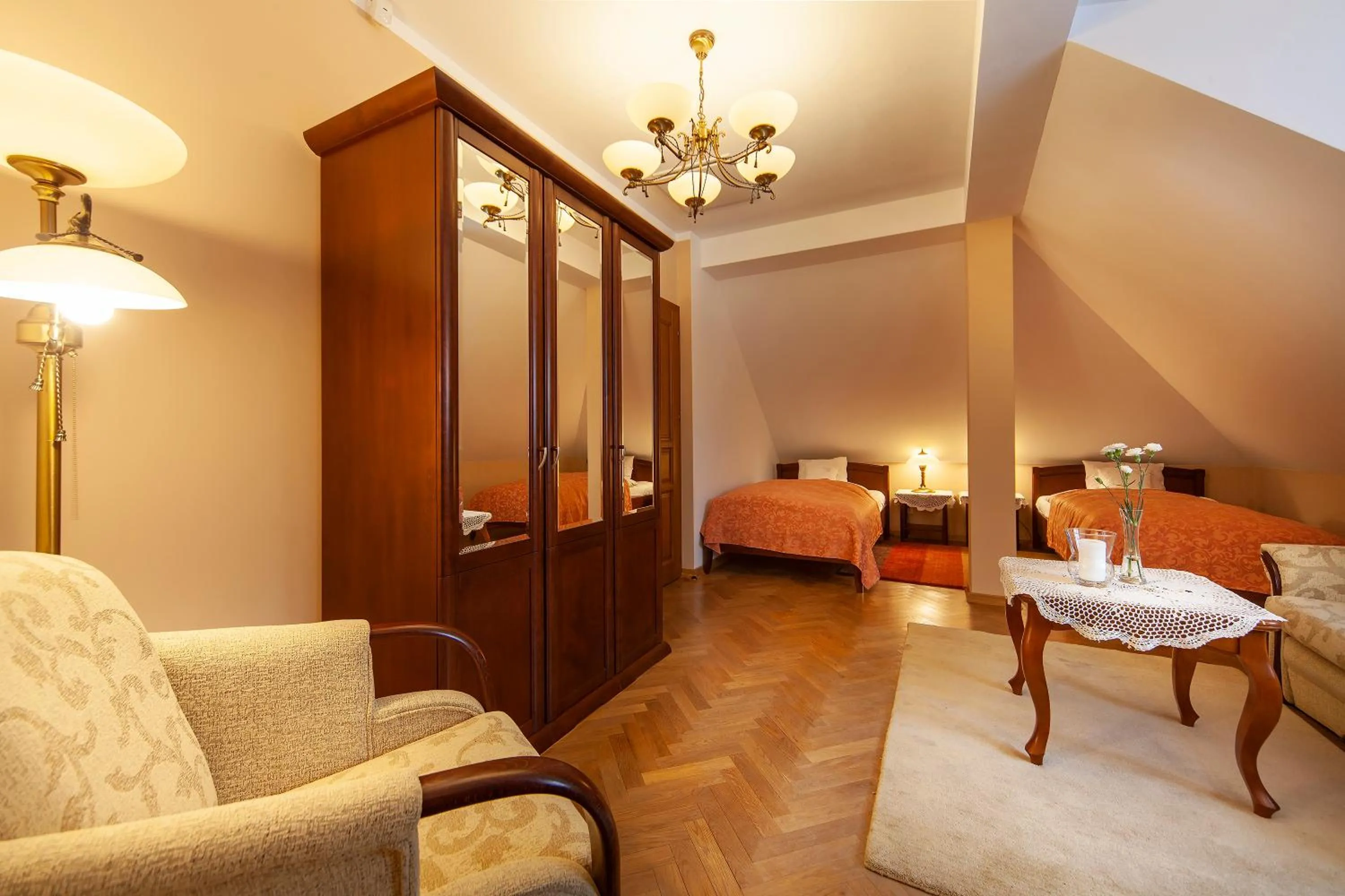 Library, Bed in Rezydencja Dwór Polski