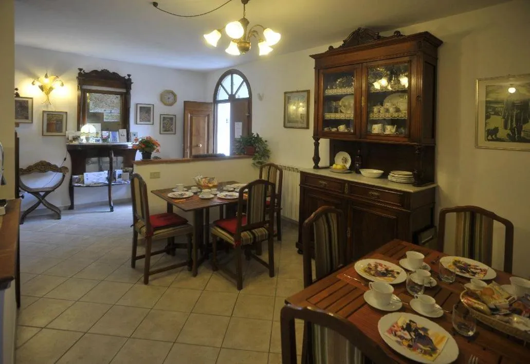 Communal lounge/ TV room in Alfieri Bed & Breakfast