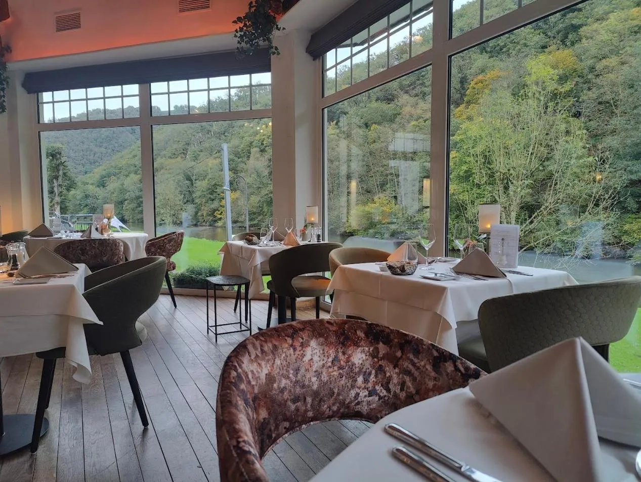 Restaurant/places to eat in Cocoon Hotel Belair