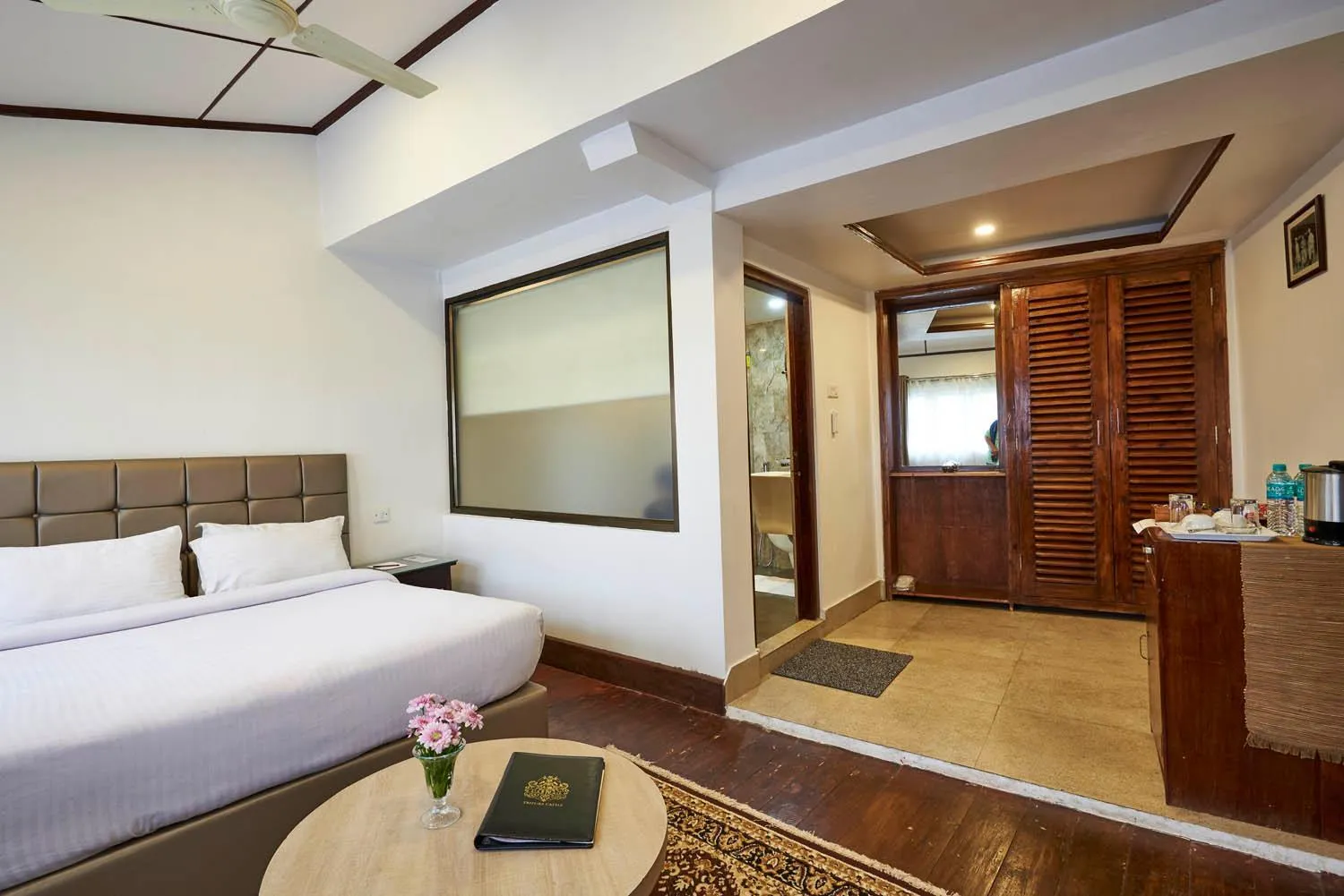 hair dresser, Bed in The Heritage Club - Tripura Castle Hotel and Spa