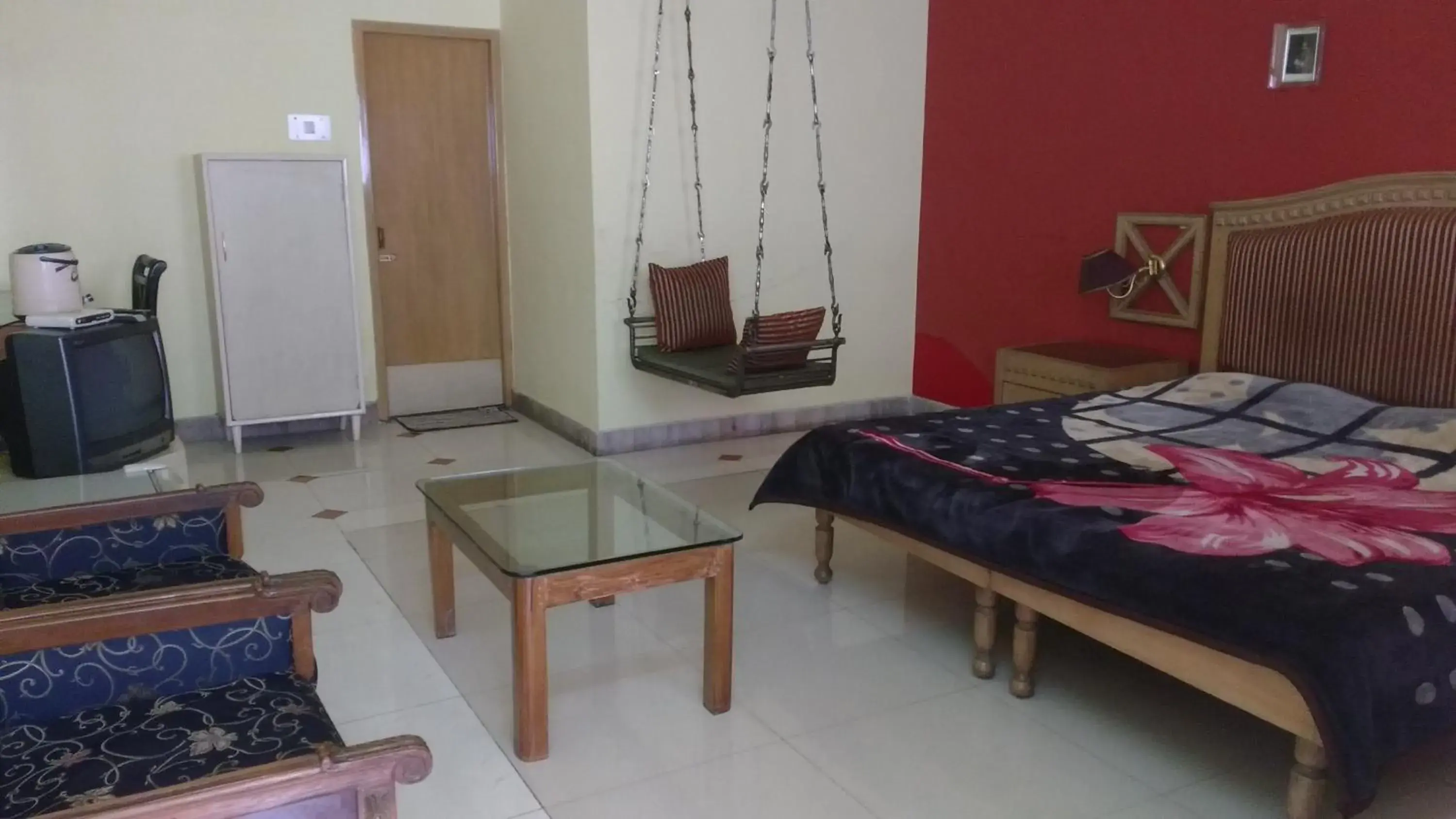 Photo of the whole room, Bed in Hotel Airlines Photo of the whole room, Bed in Hotel Airlines